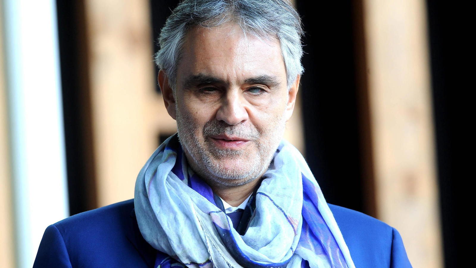 Andrea Bocelli wird 60: Der Tenor mit dem unglaublichen Herz für Musik! ARCHIV - Der italienische Star-Tenor Andrea Bocelli am 24.10.2015 in Mailand (Italien). (zu dpa Startenor Bocelli verletzt sich bei Sturz vom Pferd vom 14.09.2017) Foto: Daniele Mascolo/ANSA/dpa +++(c) dpa - Bildfunk+++