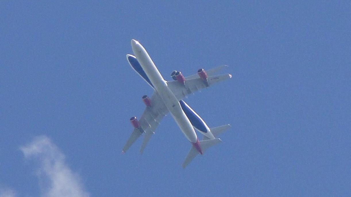 Spektakuläres Bild: Kollidieren hier fast zwei Flugzeuge nahe Heathrow? Flugzeuge in der Nähe des Airport Heathrow