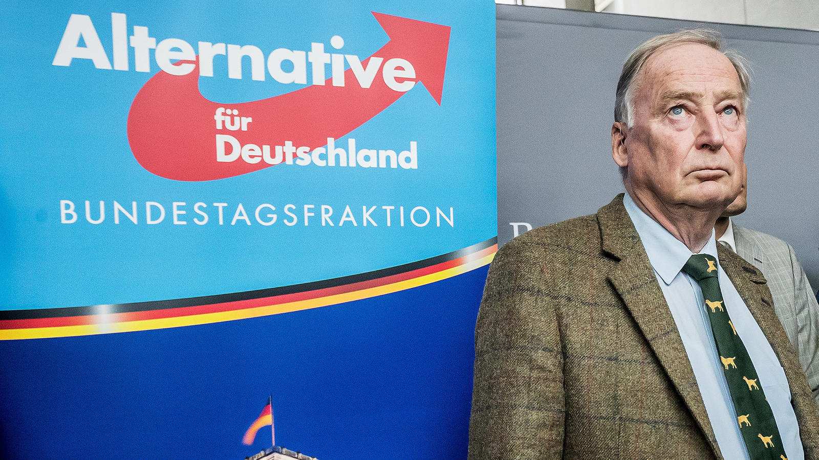 Bertelsmann-Studie zur Bundestagswahl: Diese Wähler machten die AfD zur drittstärksten Partei Alexander Gauland spricht vor Beginn der ersten Sitzung der AfD-Bundestagsfraktion.