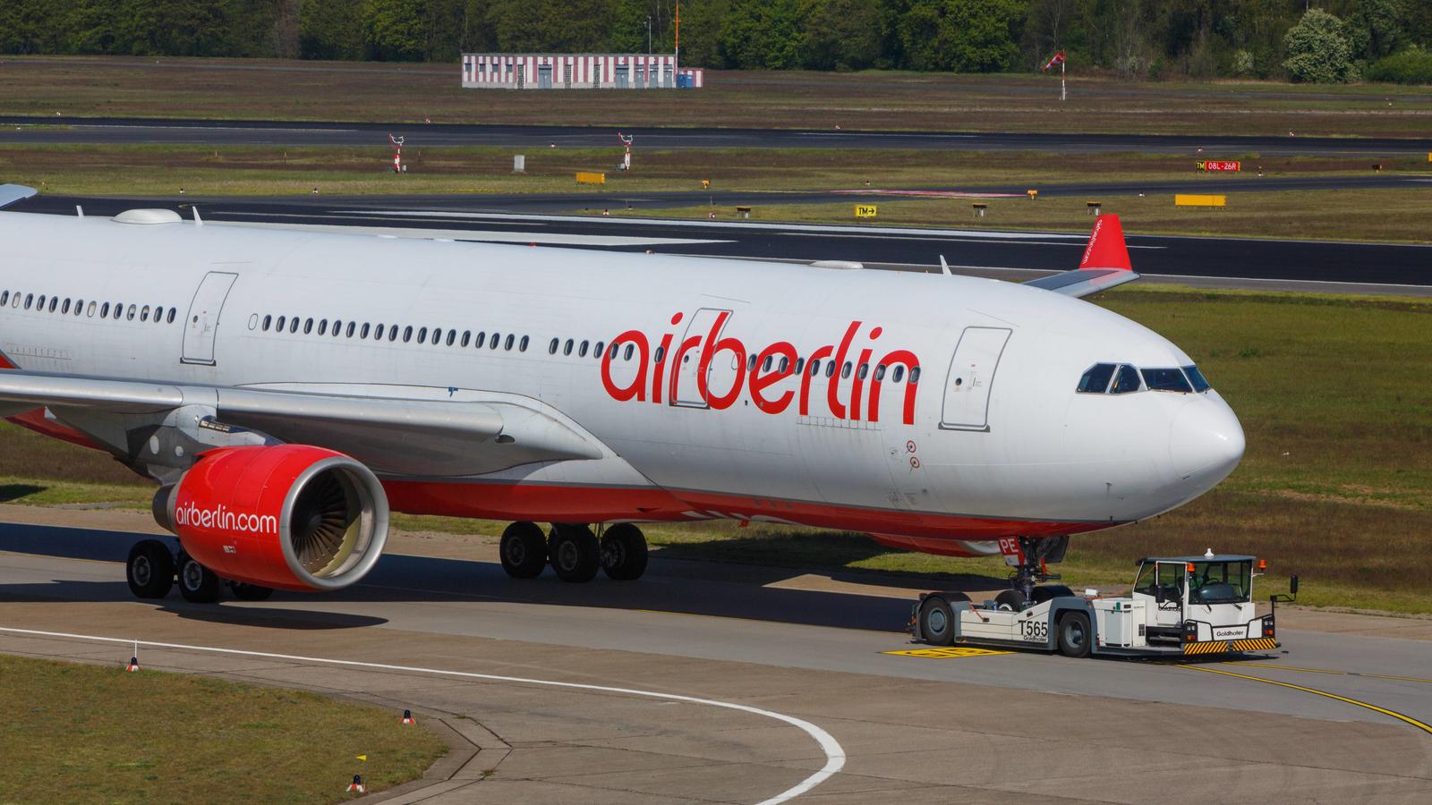 Internes Schreiben: Air Berlin kündigt offenbar 1.400 Mitarbeitern Air-Berlin-Flugzeug.