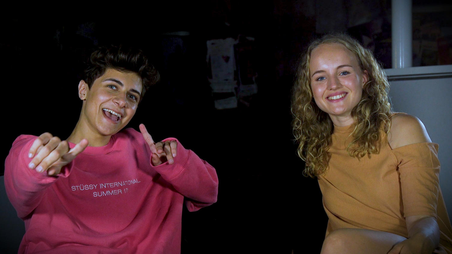 GZSZ: Lukas Rieger zu Gast bei "Gute Zeiten, schlechte Zeiten" GZSZ: Lukas Rieger und Luise von Finckh im "Mauerwerk".