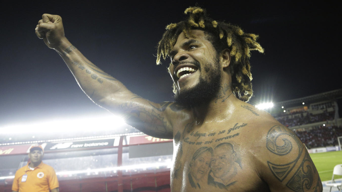 'Oh, wie schön ist Weltmeisterschaft': Panama ruft Nationalfeiertag aus Fußball, WM-Qualifikation, Panama - Costa Rica, Nord- und Mittelamerika, Gruppenphase, Gruppe B, 10. Spieltag am 10.10.2017 in Panama-Stadt (Panama): Panamas Roman Torres jubelt über ein Tor. Foto: Arnulfo Franco/AP/dpa +++(c) dpa - Bildfunk+++