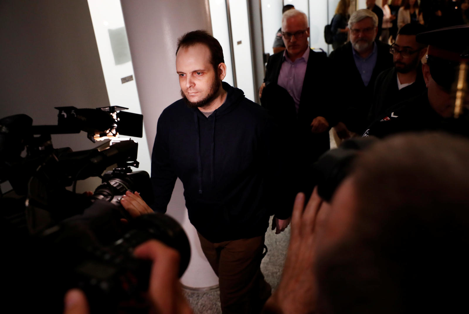 Taliban-Geiseln befreit: Familie nach fünf Jahren Gefangenschaft zurück in Kanada Joshua Boyle kommt am Flughafen in Toronto an.