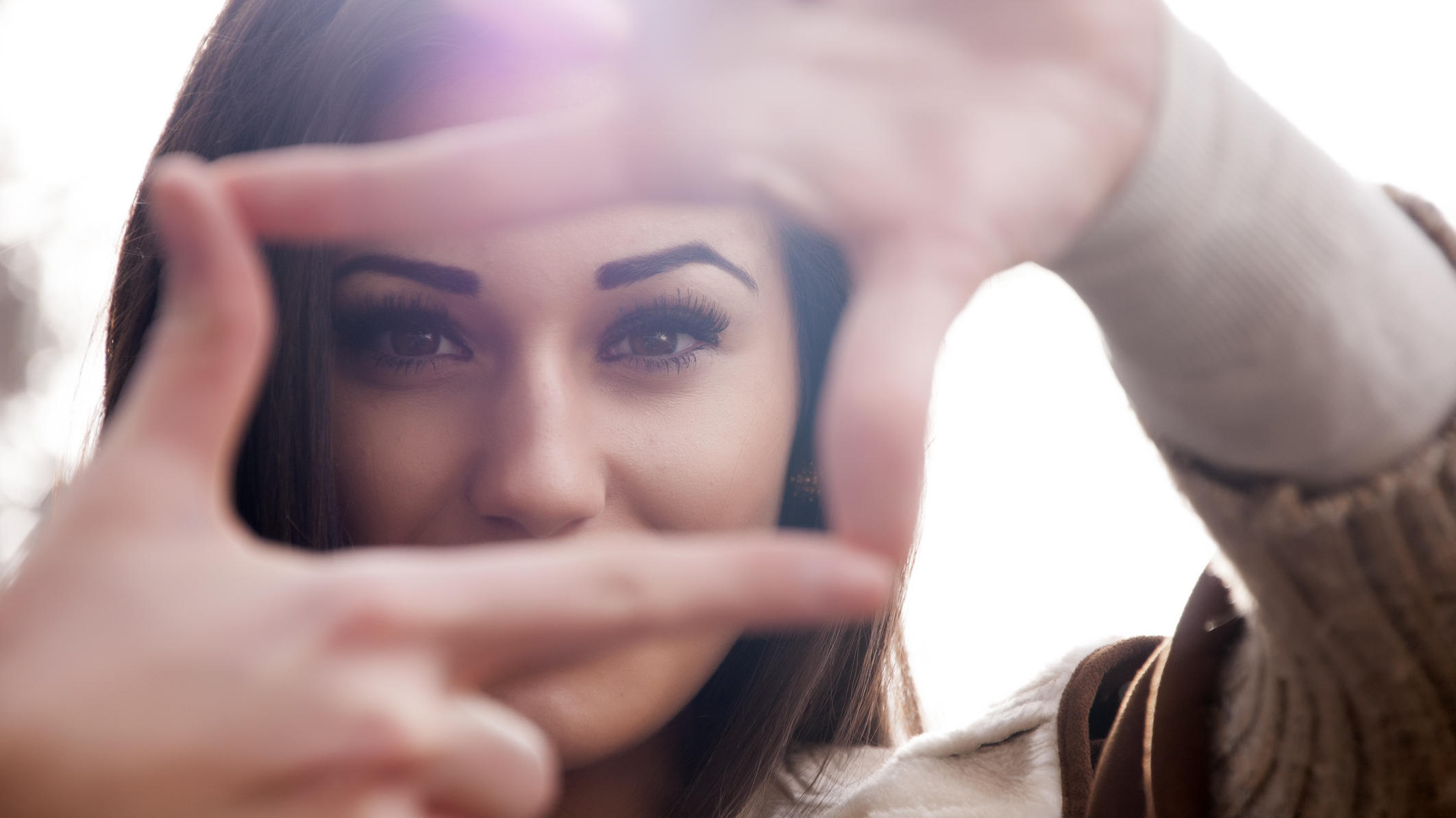Mit Microshading zu natürlich aussehenden, vollen Augenbrauen Bild: Mit Microshading zu natürlich aussehenden, vollen Augenbrauen