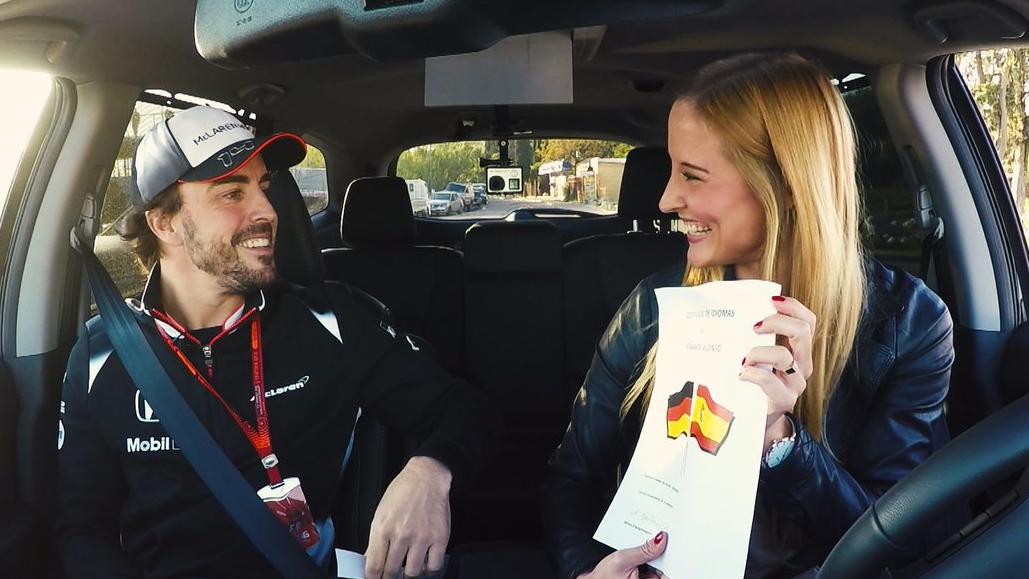 Formel 1: Anna Fleischhauer vertritt Florian König beim Großen Preis von Mexiko Anna Fleischhauer mit Fernando Alonso