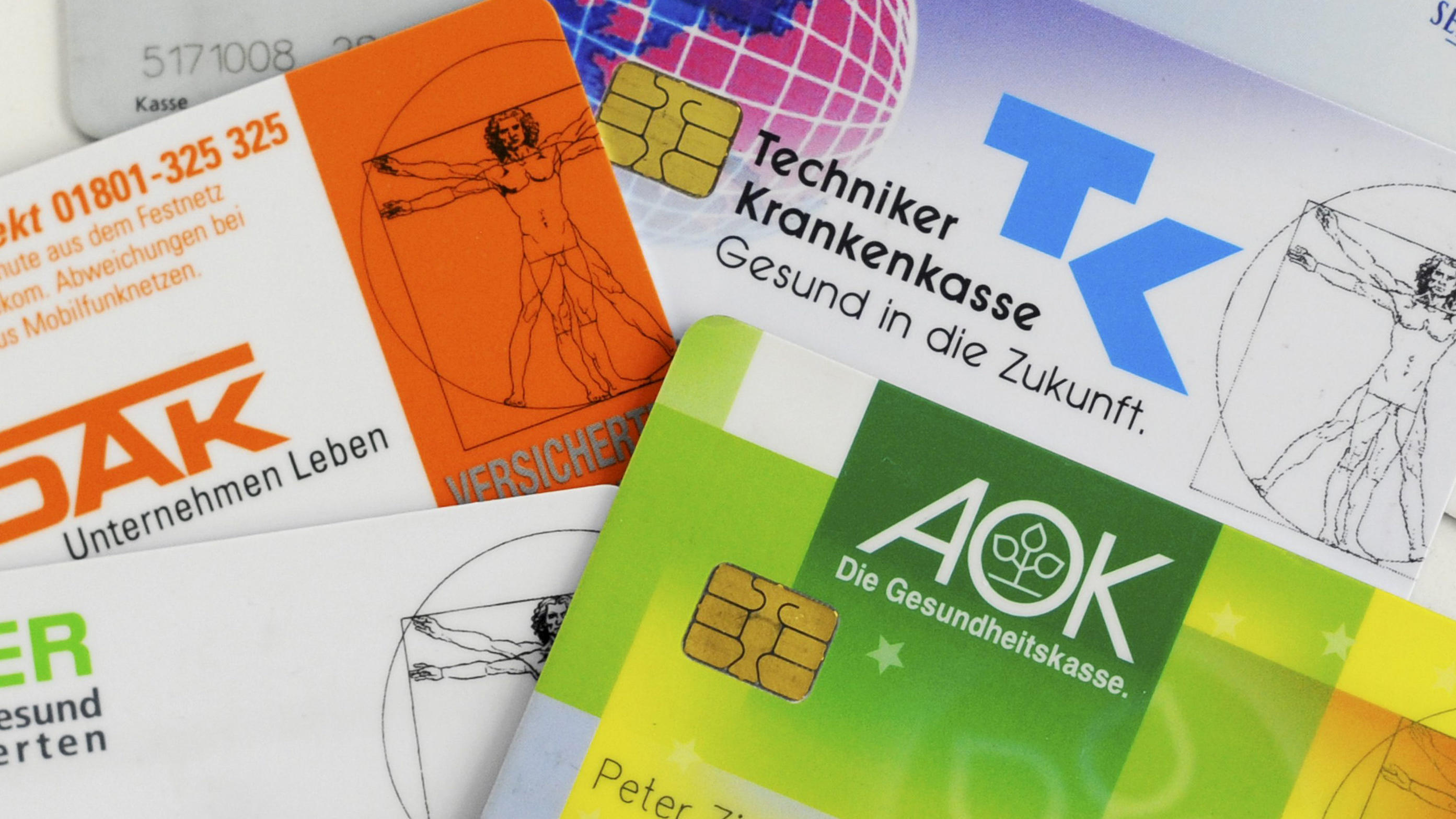 Krankenkassenbeiträge könnten 2018 günstiger werden: Zusatzbeiträge sinken auf 1,0 Prozent Gesundheitsminister Hermann Gröhe (SPD) senkt Zusatzbeitrag für Krankenversicherung auf 1,0 Prozent