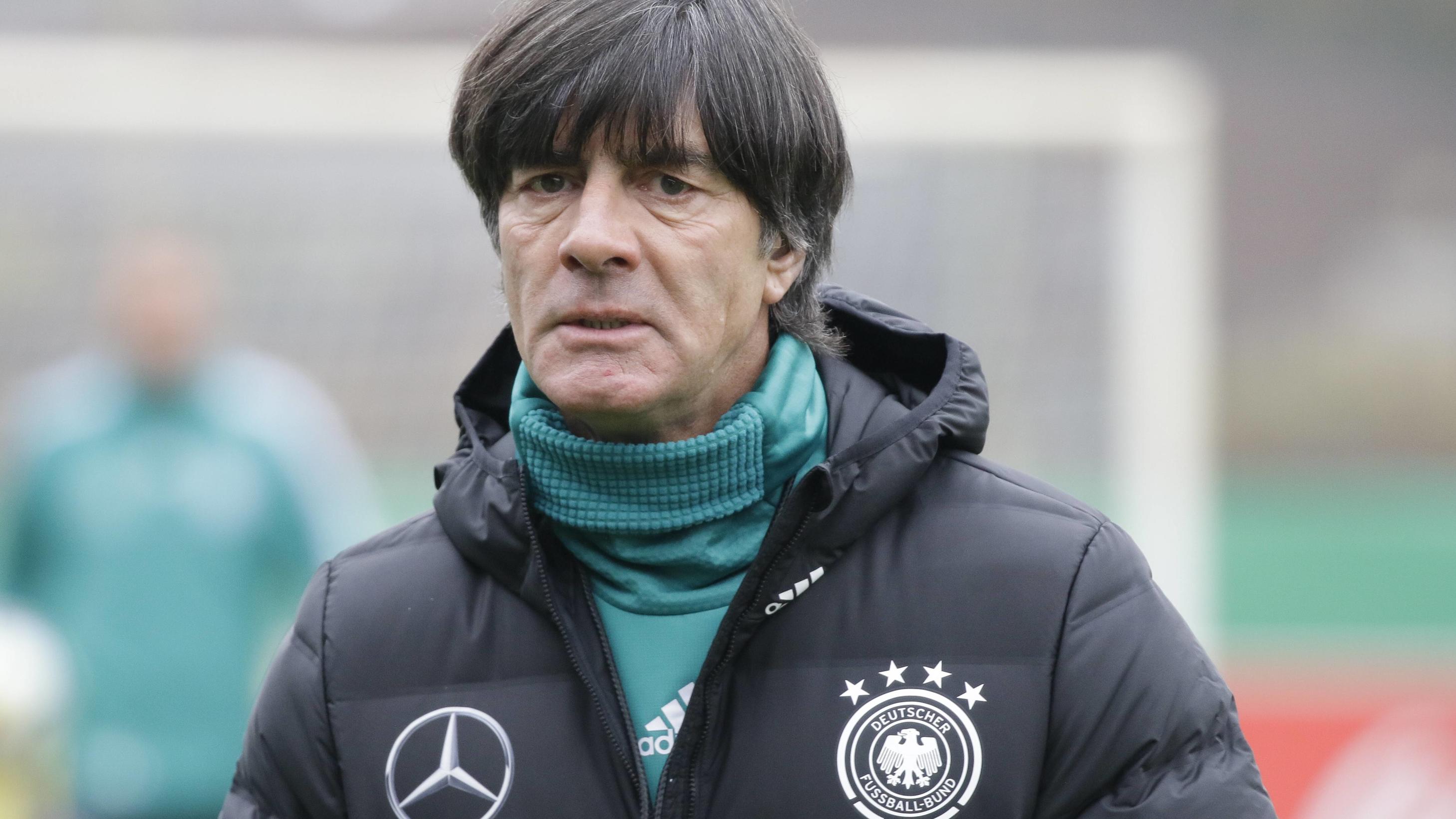 Joachim Löw will mit der Nationalelf im Wembley-Stadion experimentieren Bundestrainer Joachim Löw, Deutschland, Berlin, Sportpark, Fussball, Herren, Saison 2017/2018, Training der deutschen Nationalmannschaft im Amateurstadion von Hertha BSC, 09.11.2017 *** National coach Joachim Löw Germany Berlin Sportpark Soccer Men S