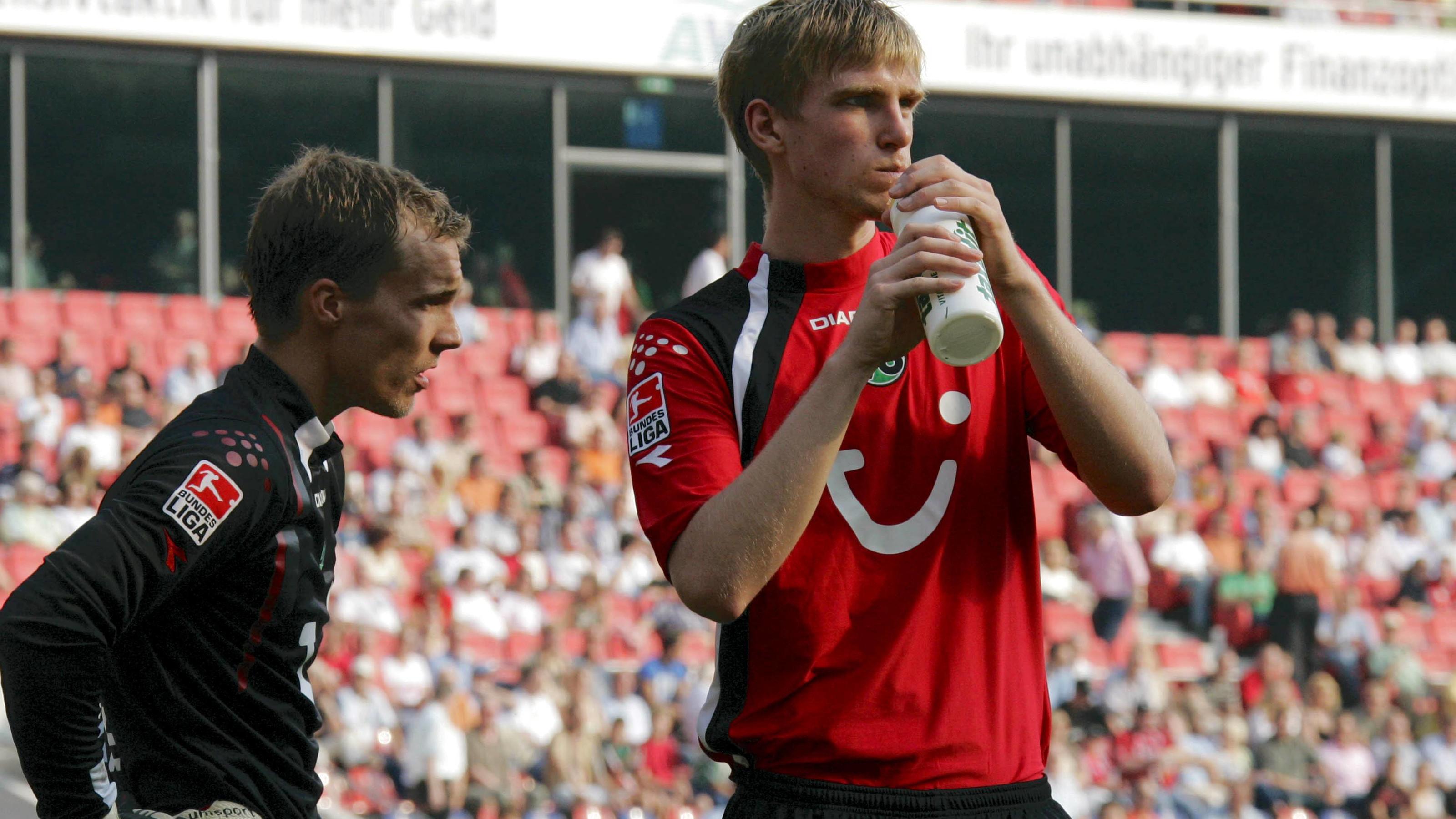 Achter Todestag von Robert Enke: Per Mertesacker erinnert sich an seinen Freund Robert Enke und Per Mertesacker
