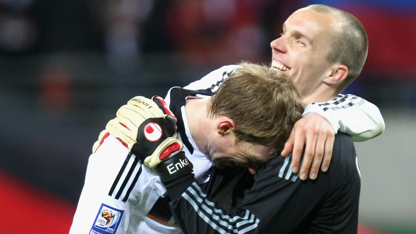 Achter Todestag von Robert Enke: Per Mertesacker erinnert sich an seinen Freund LEIPZIG, GERMANY - MARCH 28: of Germany and of Liechtenstein battle for the ball during the FIFA 2010 World Cup Group 4 Qualifier match between Germany and Liechtenstein at the Zentralstadion on March 28, 2009 in Leipzig, Germany. (Photo by Martin Ro