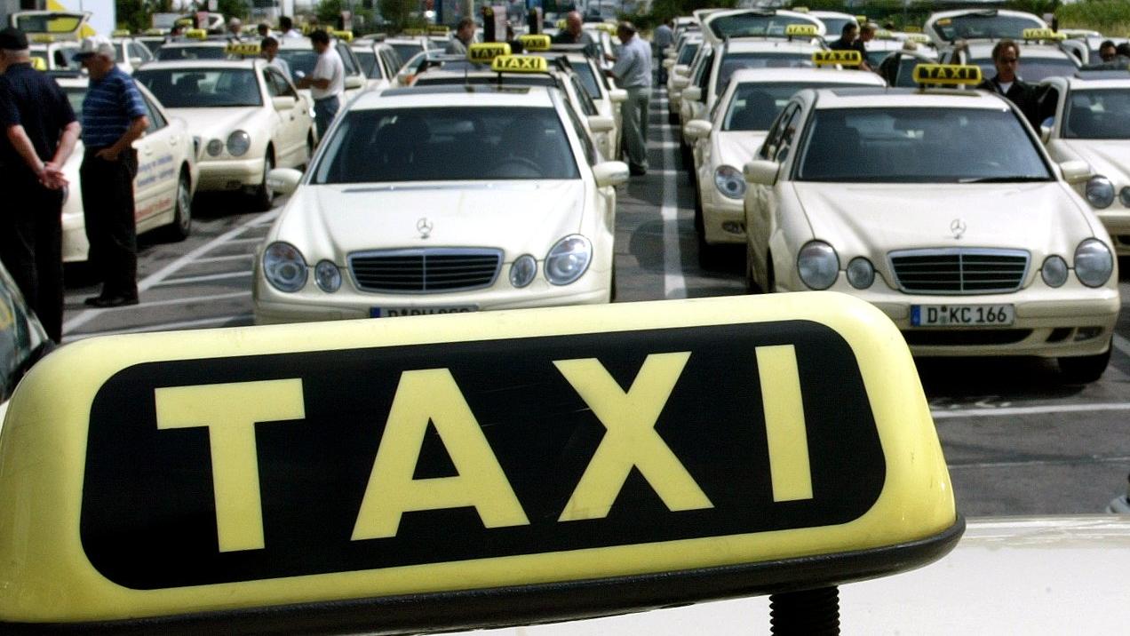 Fahrgast konnte Rechnung nicht begleichen: Taxifahrer fährt unfreiwillig um die halbe Welt Taxifahrt quer durch Europa