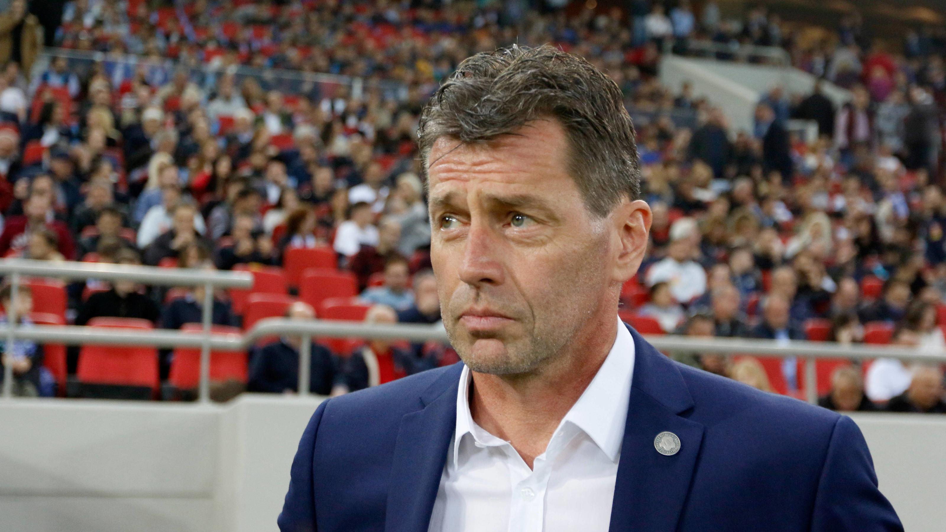 WM-Playoffs: Kroatien nach souveräner Nullnummer in Griechenland dabei - Skibbe vor dem Aus Fussball WM Qualifikation, Stadion Georgios Karaiskakis - Piräus 12.11.2017 European Qualifiers, P O FT , 2nd leg Griechenland - Kroatien Der Teamchef von Griechenland, Michael Skibbe, im portrait Griechenland - Kroatien PUBLICATIONxNOTxINxGRE ANE428
