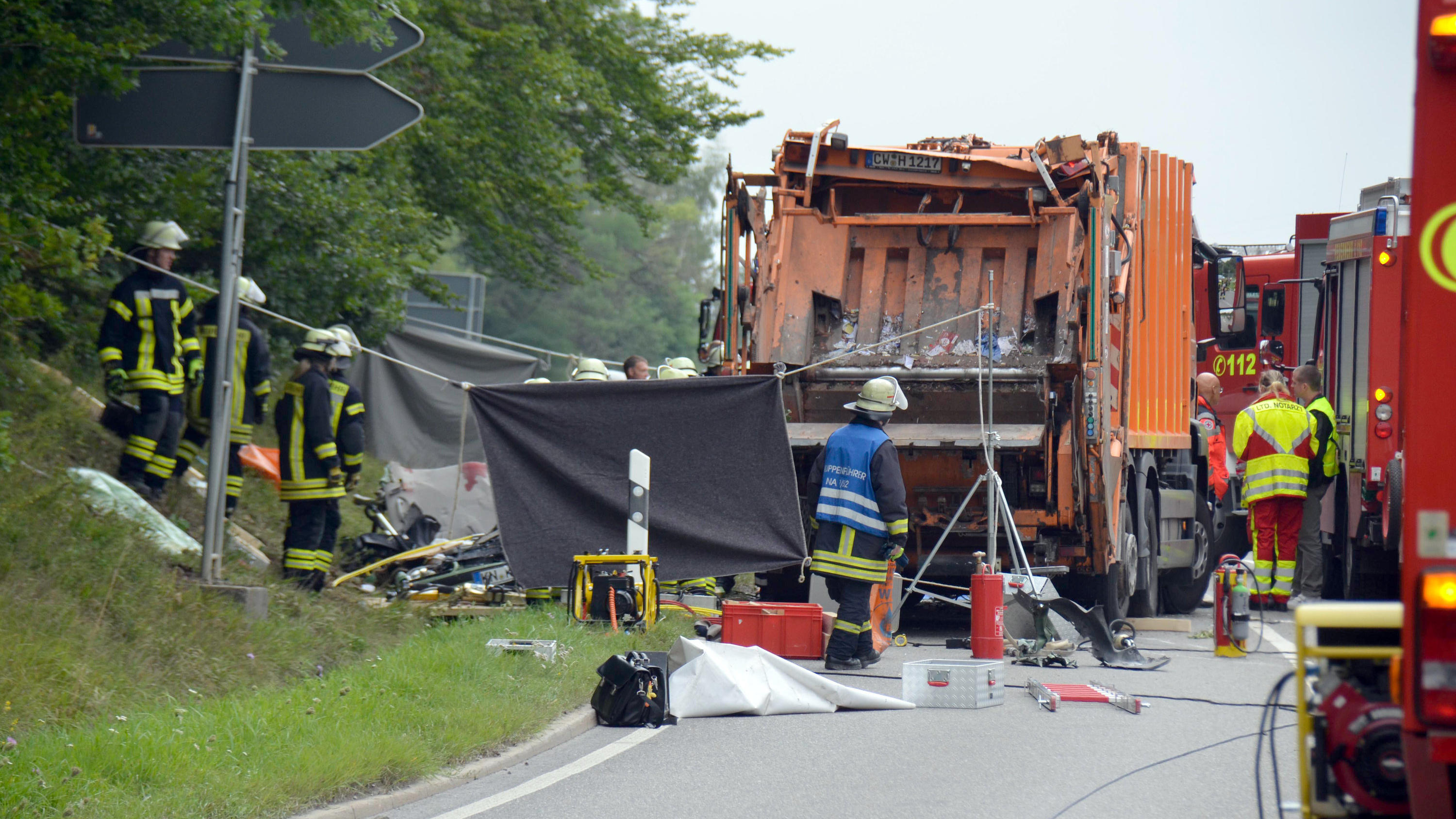 Nach Müllwagen-Unfall mit fünf Toten in Nagold – Staatsanwaltschaft klagt Fahrer an Bei dem Unglück im August war eine fünfköpfige Familie ums Leben gekommen