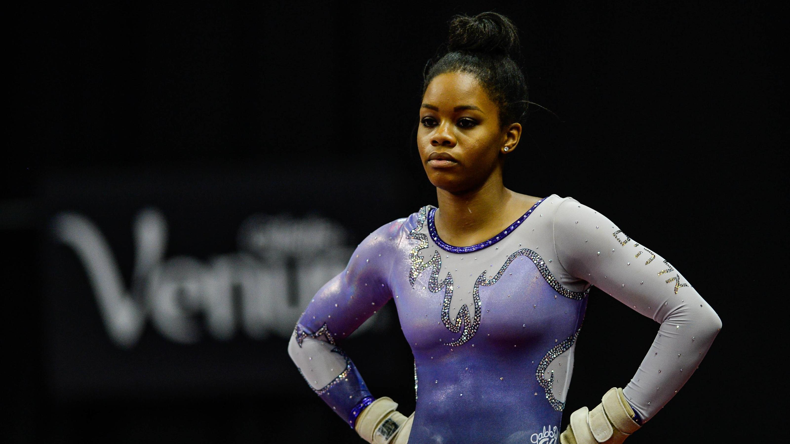 Missbrauchs-Skandal bei Olympia-Turnerinnen: Arzt Larry Nassar gesteht in sieben Fällen June 26, 2016 - St. Louis, Missouri, U.S - GABRIELLE DOUGLAS waits to competes on vault during the 2016 P & G National Championships held in Chaifetz Arena, St. Louis, Missouri. Gymnastics 2016 - P & G National Championships PUBLICATIONxINxGERxSUIxAU