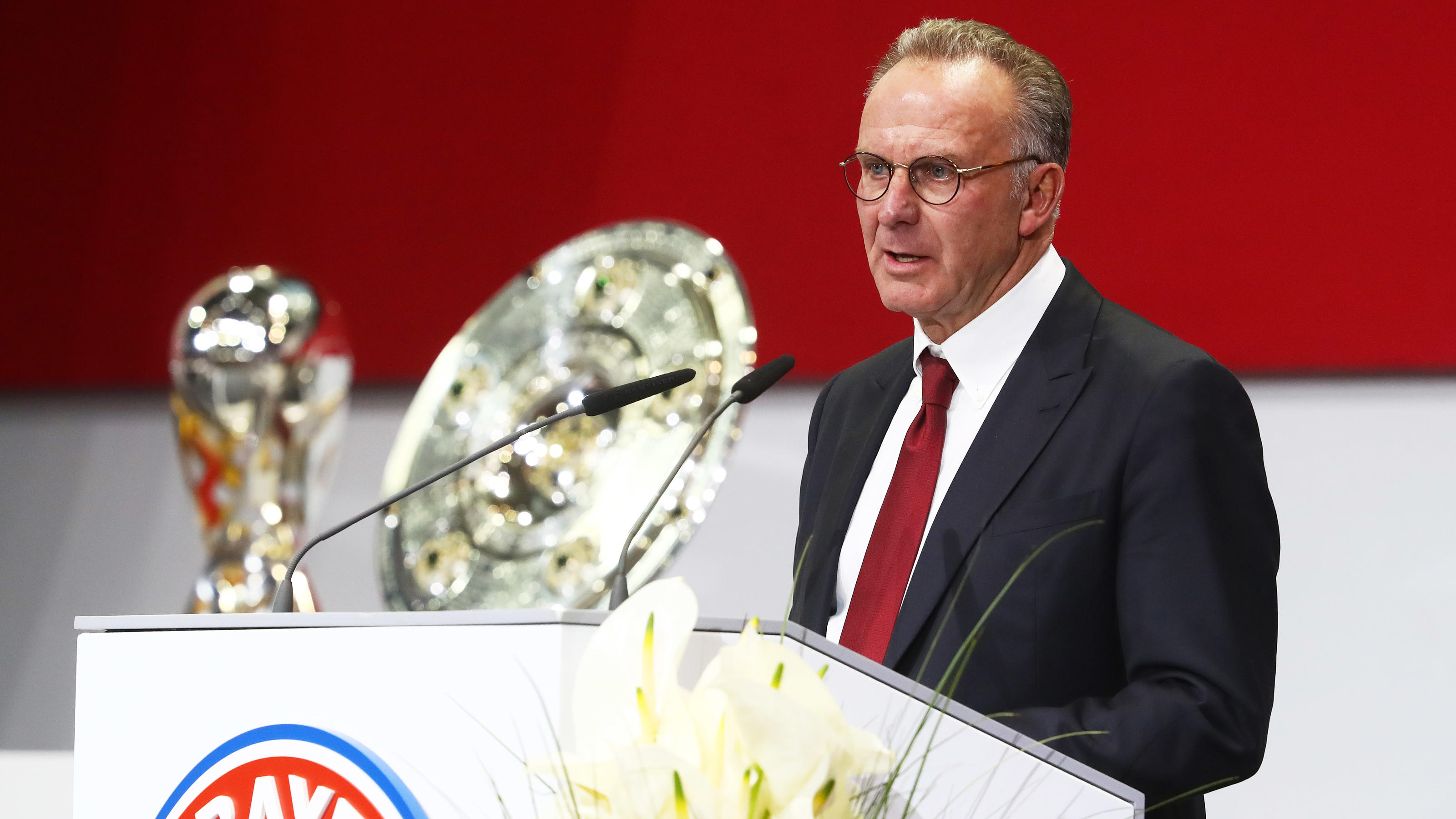 Jahreshauptversammlung beim FC Bayern: Rekordgewinn, Rekordumsatz - und 220 Millionen Euro auf dem Festgeldkonto MUNICH, GERMANY - NOVEMBER 24: Karl-Heinz Rummenigge, CEO of FC Bayern Munich during the FC Bayern Muenchen Annual General Assembly at Audi-Dome on November 24, 2017 in Munich, Germany. (Photo by Alexander Hassenstein/Bongarts/Getty Images)