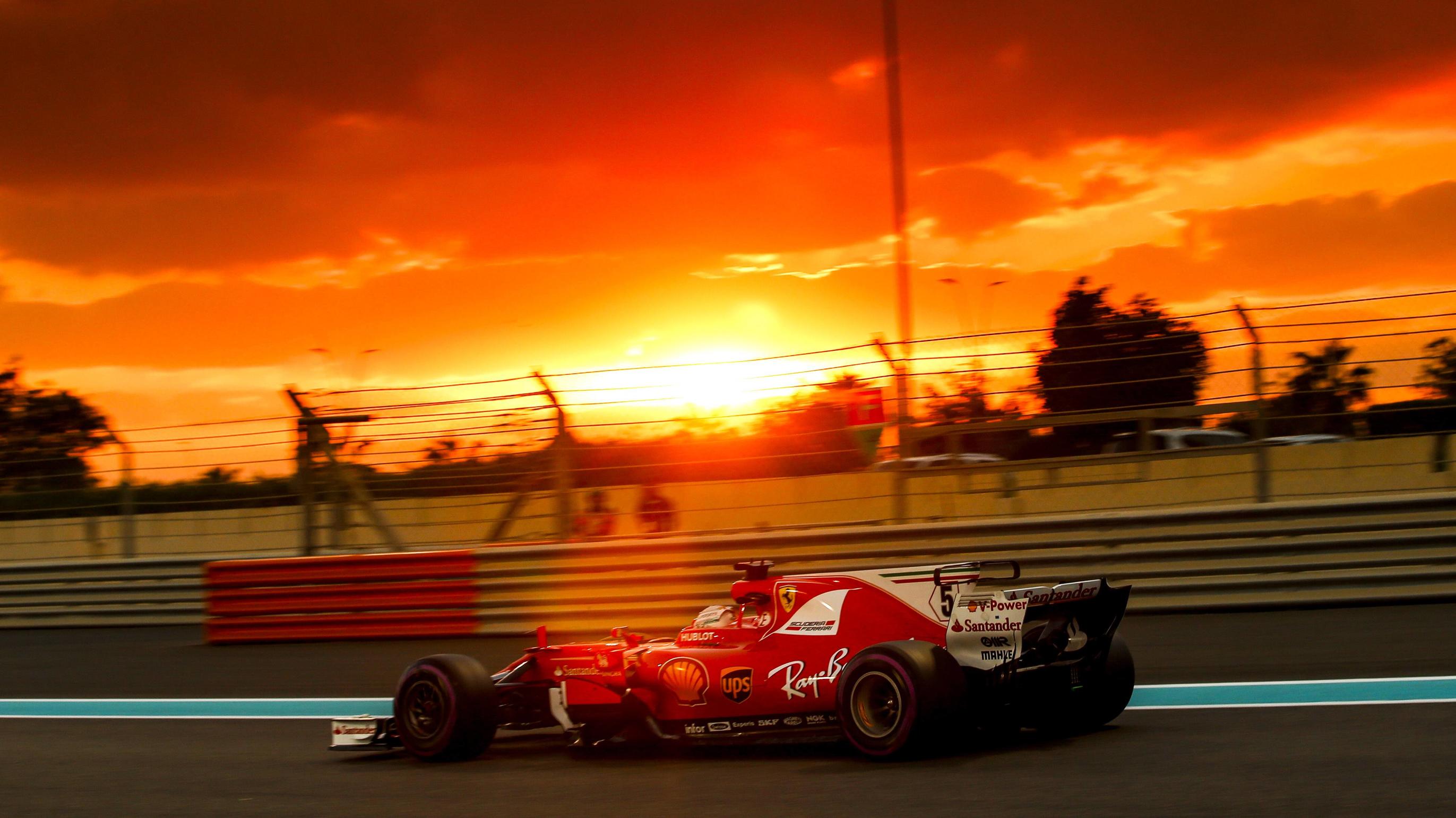 Formel-1-Saisonende: Sebastian Vettel nimmt Abschied von seinem 2017er Ferrari Bilder des Tages - SPORT Motorsports: FIA Formula One World Championship WM Weltmeisterschaft 2017, Grand Prix of Abu Dhabi, 5 Sebastian Vettel (GER, Scuderia Ferrari), Abu Dhabi United Arab Emirates