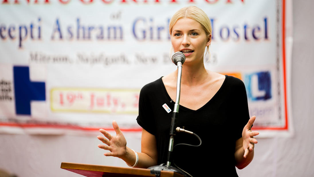 „RTL – Wir helfen Kindern“-Patin Lena Gercke zurück in den Slums von Delhi Delhi, 19.07.2017: Lena Gercke, Botschafterin der Stiftung "RTL - Wir helfen Kindern" bei der Eröffnung des Kindernothilfe-Heims für obdachlose Mädchen in der Nähe von Delhi, Indien.