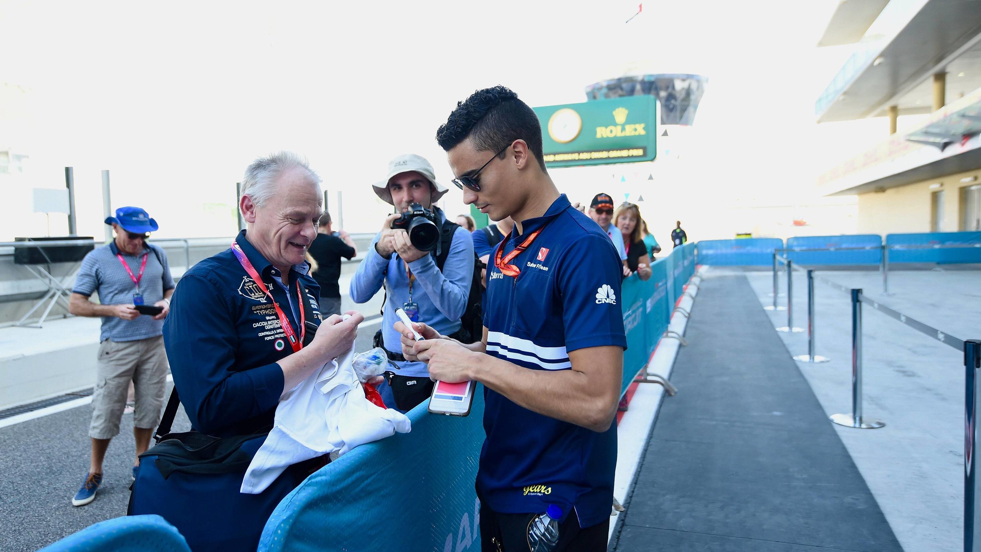 Formel 1: Charles Leclerc bekommt Pascal Wehrleins Platz bei Sauber Pascal Wehrlein (GER 94), Sauber F1 Team Ferrari, Grosser Preis von ABU DHABI 2017, Vorbereitungen, Motorsport, Formel 1, 23.11.2017, ABU DHABI *** Pascal Wehrlein GER 94 Sauber F1 Team Ferrari Grand Prix of ABU DHABI 2017 Preparations Motorsport For