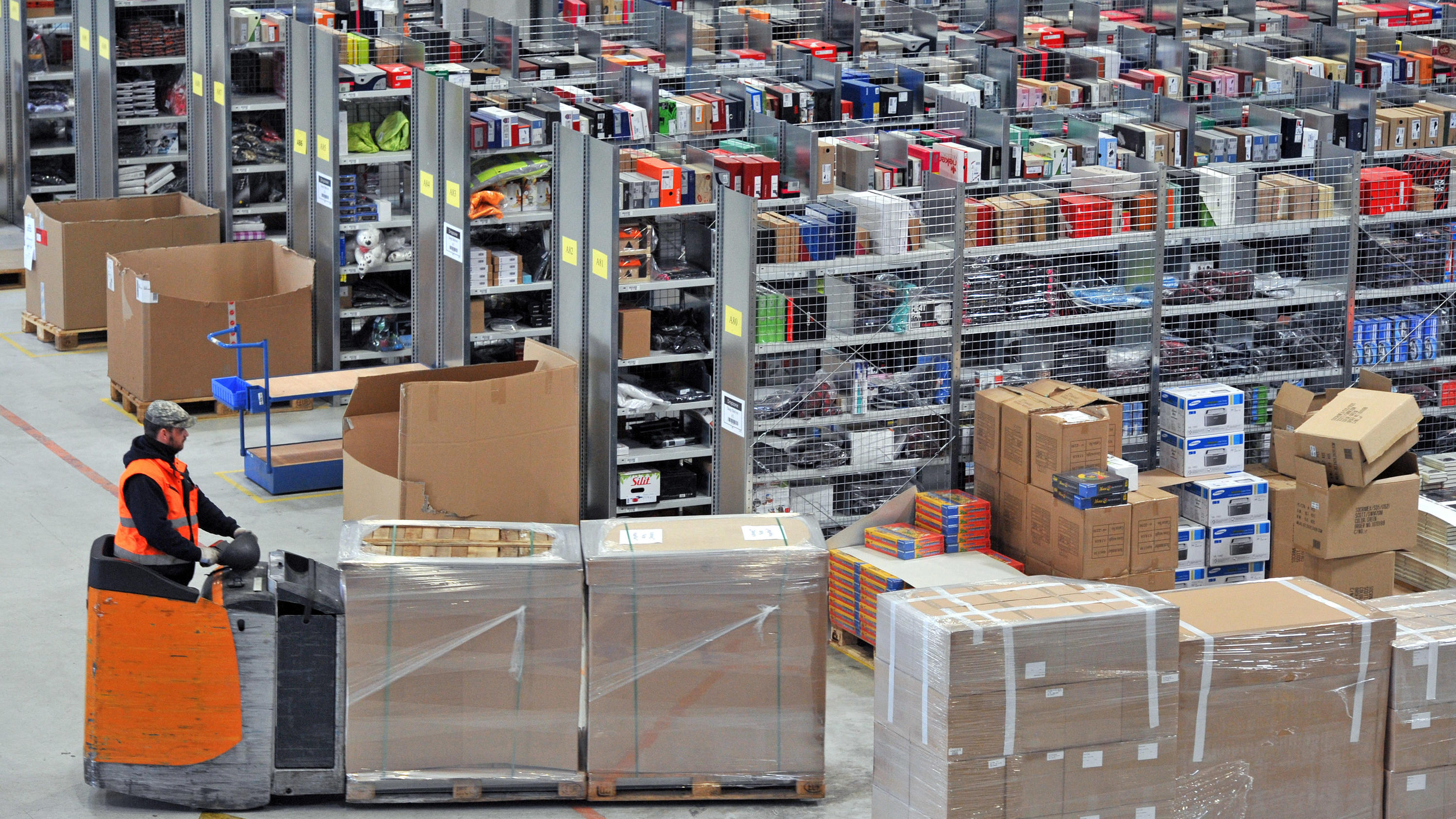 Verdeckte Recherchen bringen Amazon in Erklärungsnot: Überwacht der Internet-Riese seine Mitarbeiter? Überwacht Amazon seine Mitarbeiter?