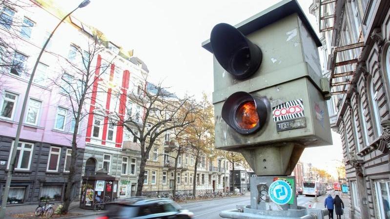 Ludwigsburger Polizei fasst Motorrad-Raser: Teenager ließ sich 32 Mal absichtlich blitzen 17-Jähriger aus Ludwigsburg ließ sich absichtlich blitzen