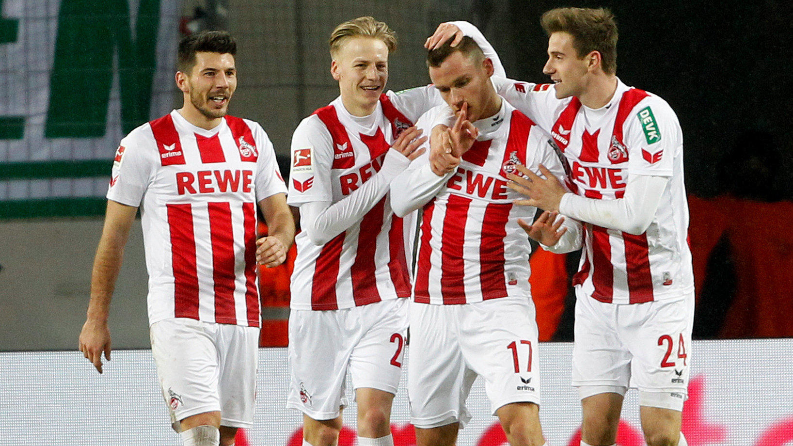 Bundesliga: Köln kann doch noch siegen - Wilde Schlussphasen in Stuttgart, Bremen und Augsburg Köln bezwingt Wolfsburg mit 1:0 und fährt den ersten Saisondreier ein