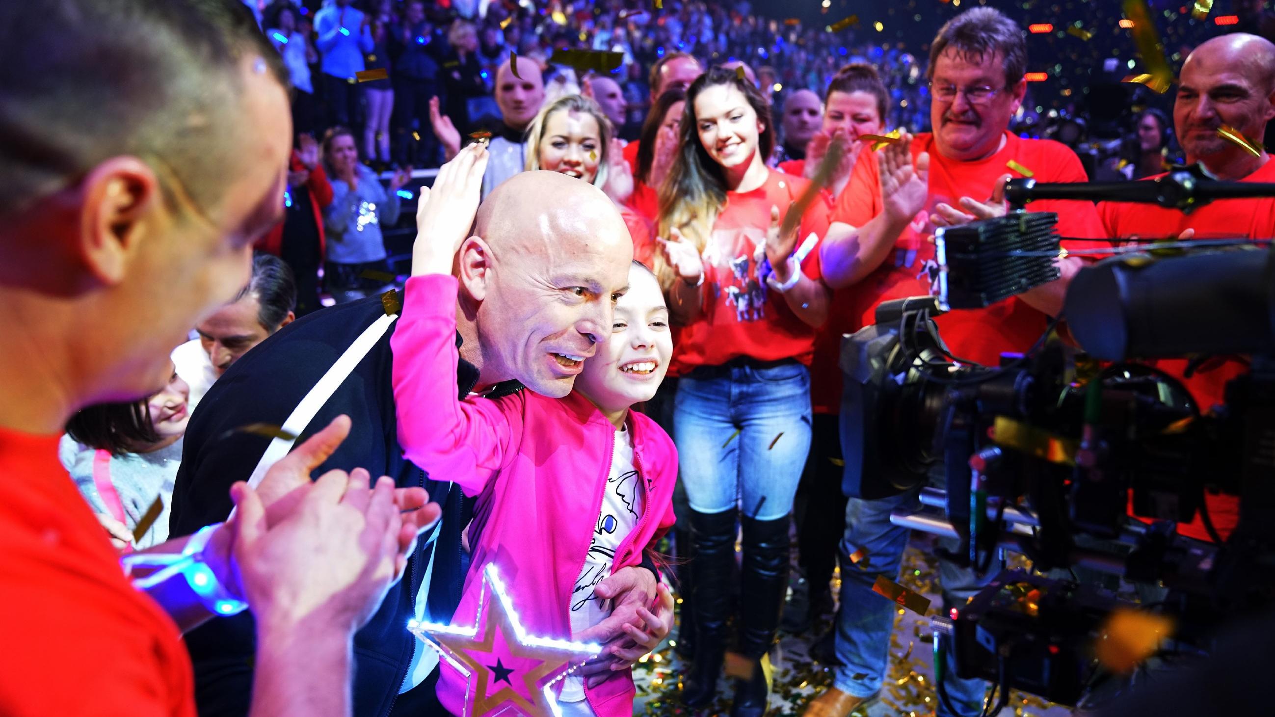 Das Supertalent 2017: Was macht Supertalent-Siegerin Alexa Lauenburger mit ihrer Siegprämie? Alexa Lauenburger ist "Das Supertalent 2017". Links ihr Vater Wolfgang