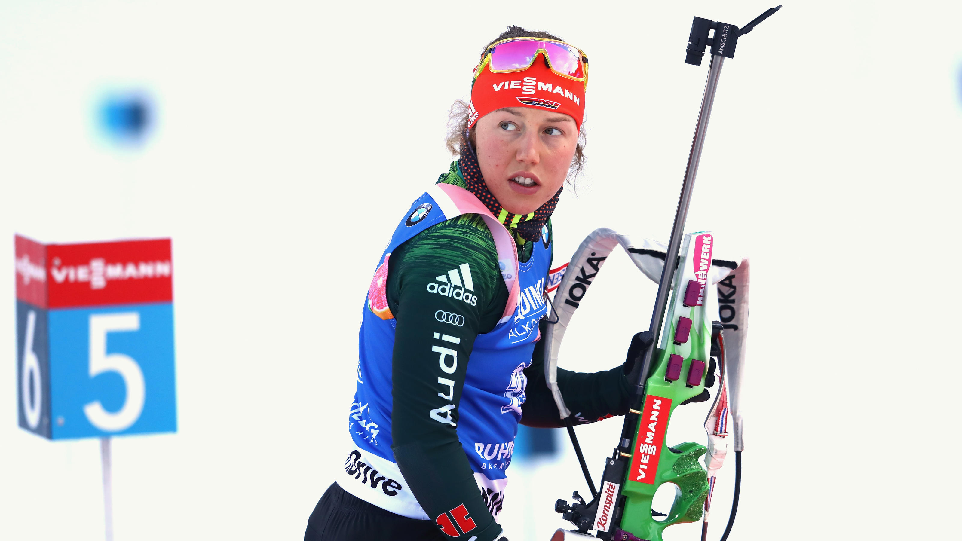 Olympia-Alarm bei Laura Dahlmeier: Biathlon-Königin der Vorsaison in Ruhpolding weit zurück RUHPOLDING, GERMANY - JANUARY 11: Laura Dahlmeier of Germany competes at the women's 15km individual competition during the IBU Biathlon World Cup at Chiemgau Arena on January 11, 2018 in Ruhpolding, Germany. (Photo by Alexander Hassenstein/Bong