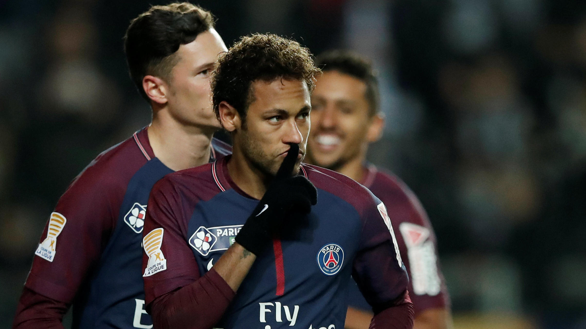 Real Madrid bietet angeblich 400 Millionen Euro für Superstar Neymar Soccer Football - Coupe de la Ligue Quarter Final - Amiens SC vs Paris St Germain - Stade de la Licorne, Amiens, France - January 10, 2018 Paris Saint-Germain’s Neymar celebrates scoring their first goal from the penalty spot with Julian Draxler