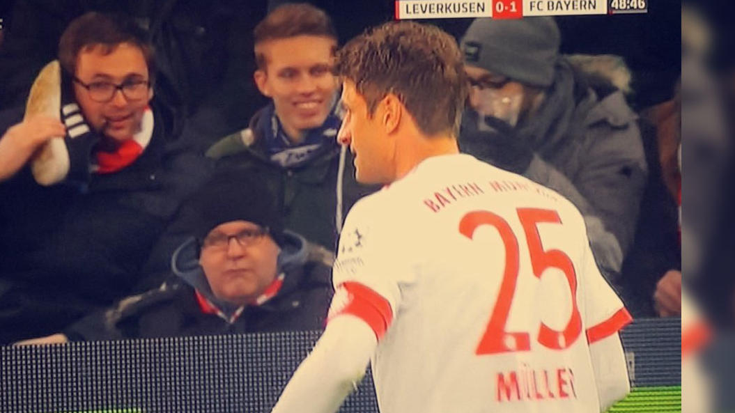 Dieser Fußball-Fan mausert sich zum Hit im Social Web schuh