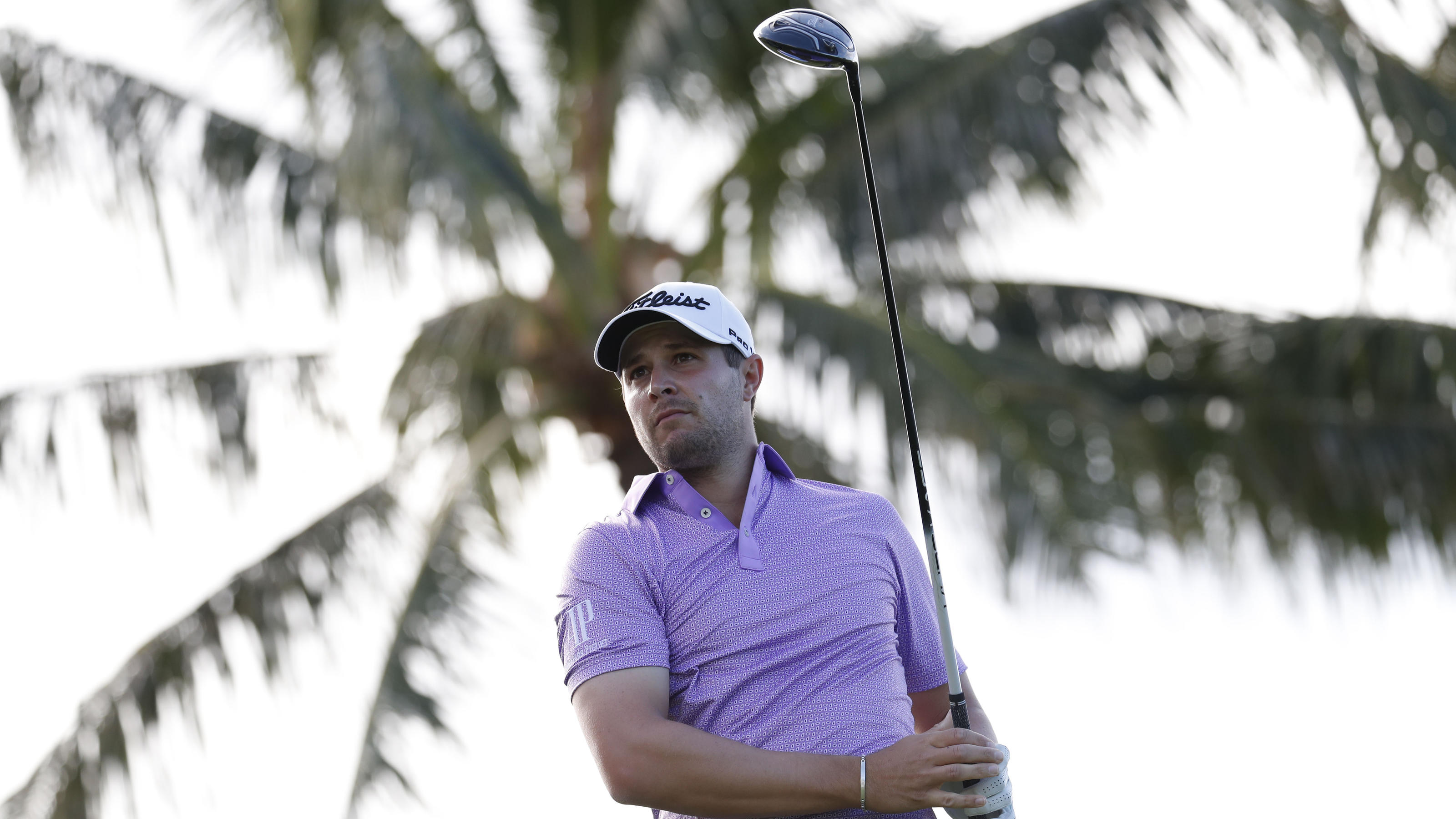 Raketen-Fehlalarm versetzt Golf-Profis in Angst und Schrecken Jan 11, 2018; Honolulu, HI, USA; PGA golfer Peter Uihlein hits his tee shot on the 14th hole during the first round of the Sony Open golf tournament at Waialae Country Club. Mandatory Credit: Brian Spurlock-USA TODAY Sports