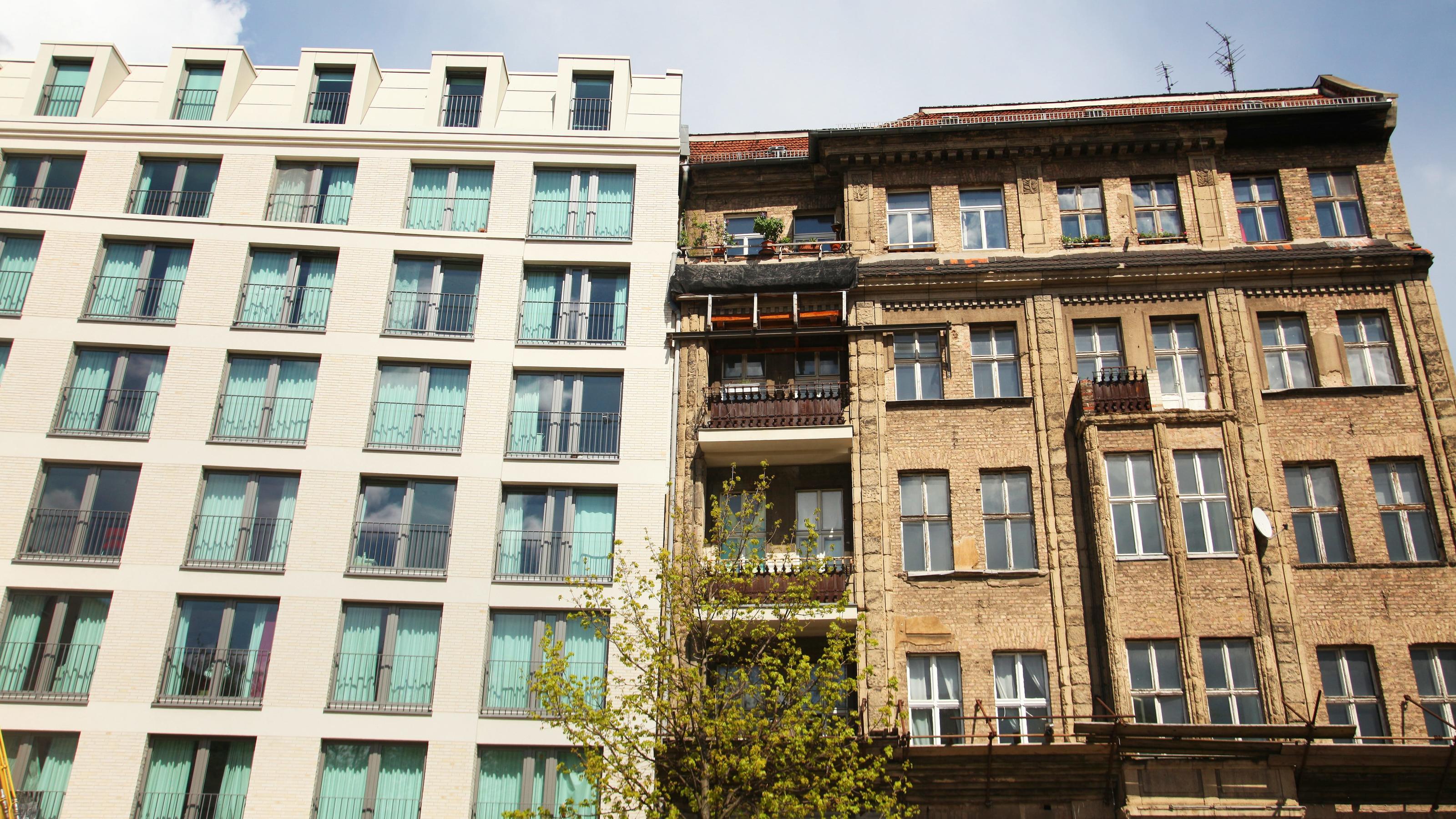 Immobilien- und Mietpreisexplosion: Wohnen wird verdammt teuer! (Symbolfoto) Wohnungen in Berlin-Kreuzberg.