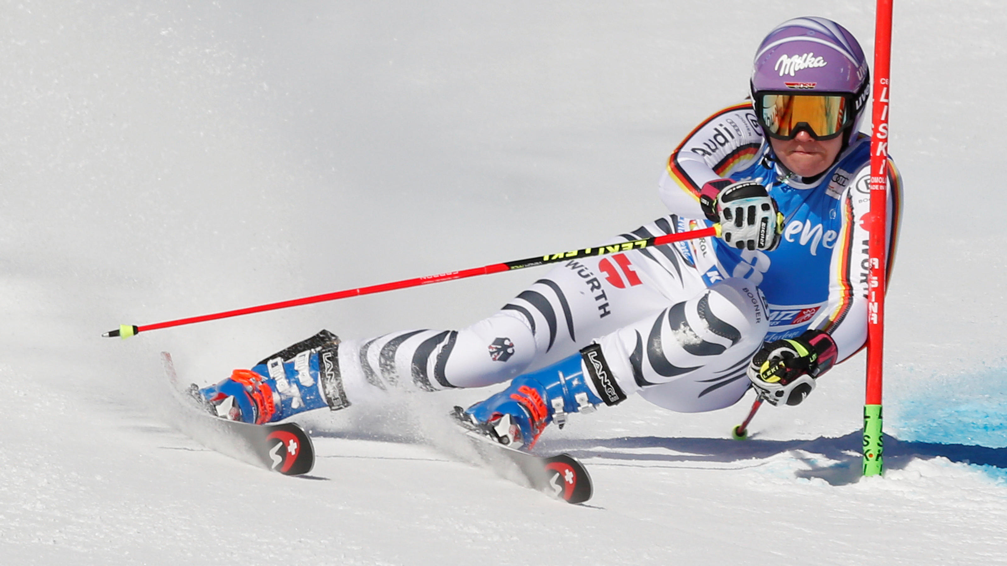 Was für ein Comeback! Rebensburg siegt nach Erkrankung im Riesenslalom Skiing - Alpine Skiing World Cup - Ladies' Alpine Giant Slalom - Kronplatz, Italy - January 23, 2018. Viktoria Rebensburg of Germany in action. REUTERS/Stefano Rellandini
