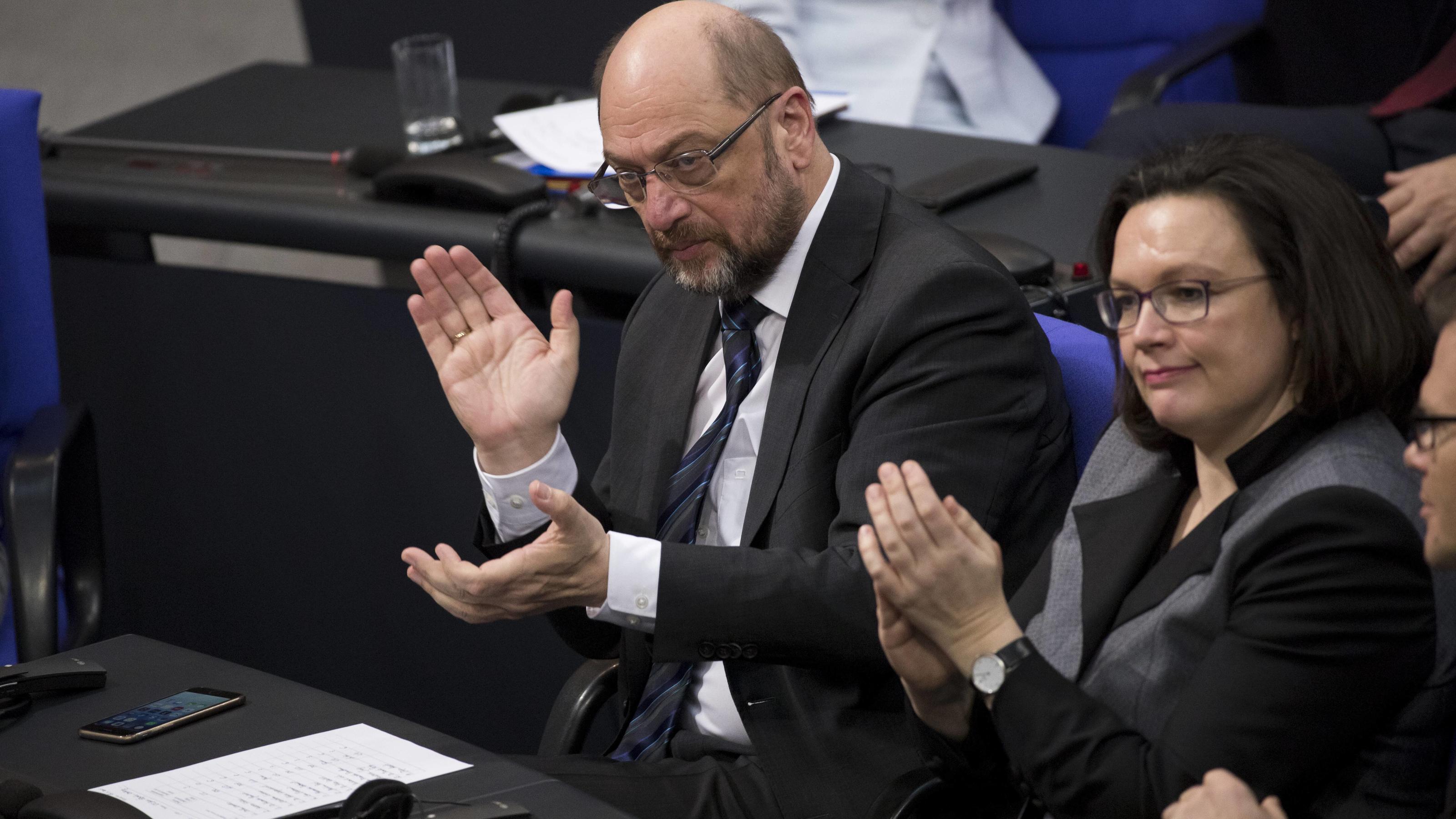 AfD übernimmt das Ruder im Haushaltsausschuss des Bundestages - Kulturausschuss geht an SPD Martin Schulz (L) und Andrea Nahles (R) im Bundestag waehrend der Sondersitzung zum 55. Jubilaeum des Elysee Vertrags in Berlin am 22. Januar 2018. Sondersitzung im Bundestag zum 55. Jubilaeum des Elysee Vertrags *** Martin Schulz L and Andrea Nahles
