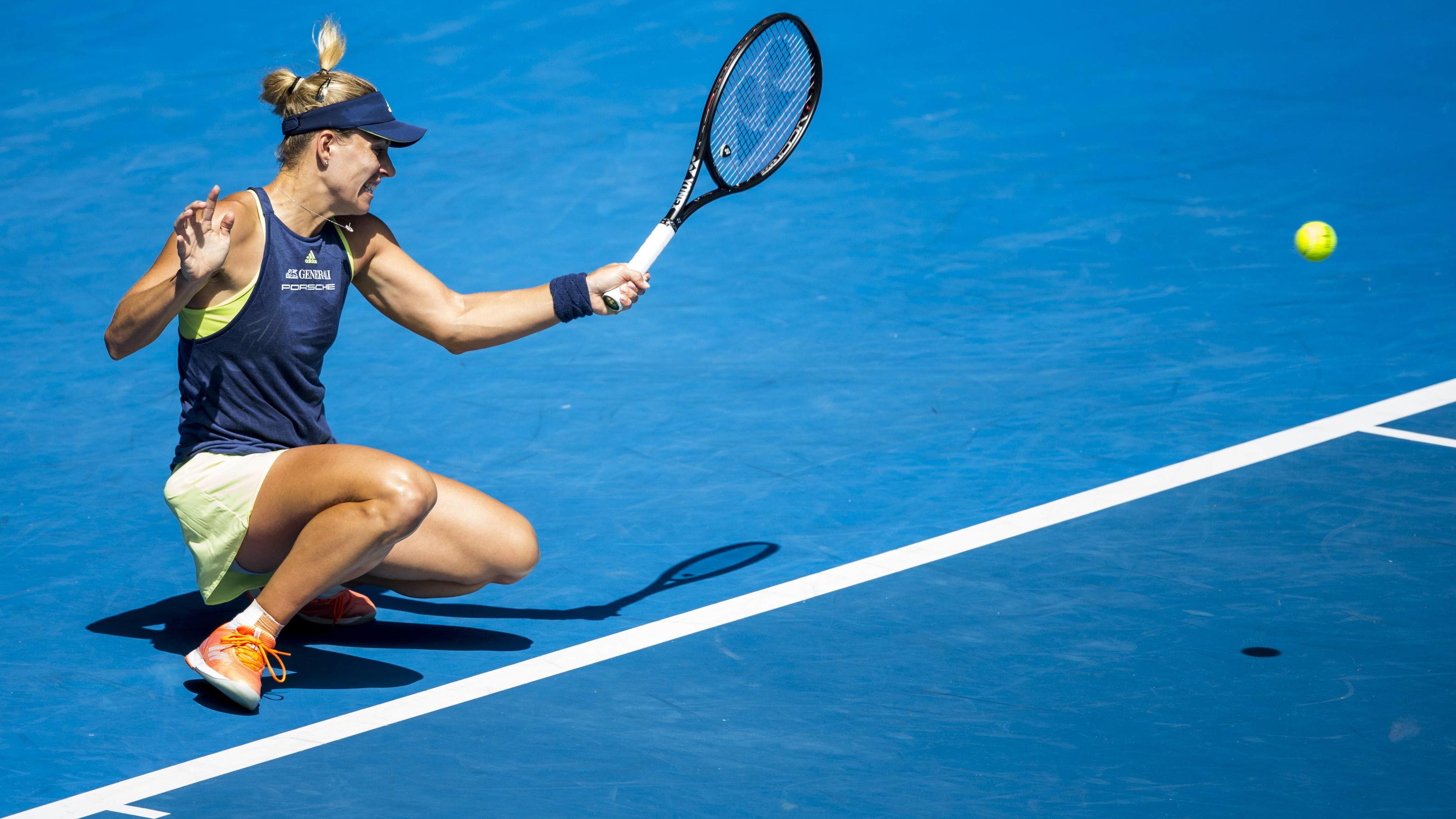 Australian Open: Angelique Kerber donnert ins Halbfinale MELBOURNE, VIC - JANUARY 24: Angelique Kerber of Germany plays a shot in her Quarterfinals match during the 2018 Australian Open on January 24, 2018, at Melbourne Park Tennis Centre in Melbourne, Australia. (Photo by Jason Heidrich/Icon Sportswire) T