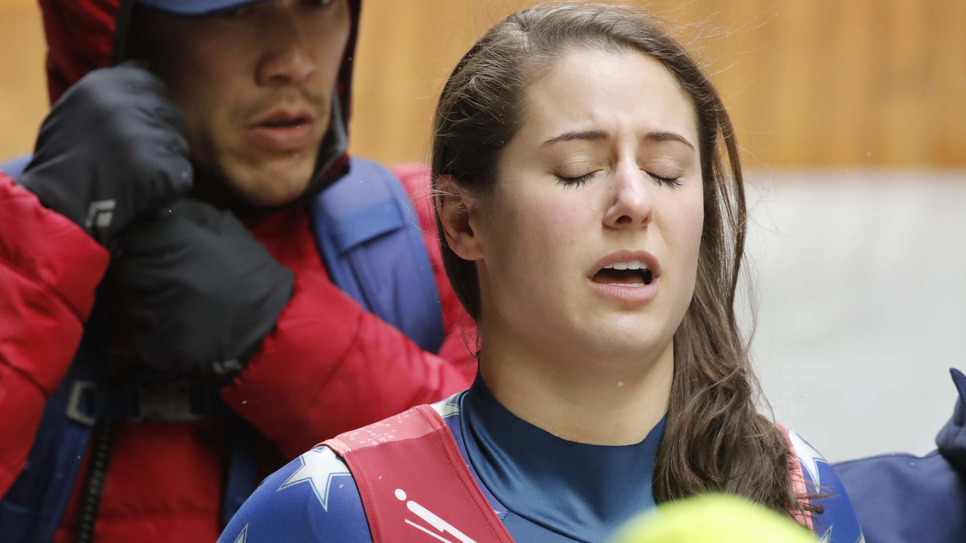 Olympia: Deutscher Doppeltriumph im Rodeln - Natalie Geisenberger siegt vor Dajana Eitberger Luge - Pyeongchang 2018 Winter Olympics - Women's Singles competition - Olympic Sliding Centre - Pyeongchang, South Korea - February 13, 2018 - Emily Sweeney of the U.S. reacts after crashing. REUTERS/Arnd Wiegmann