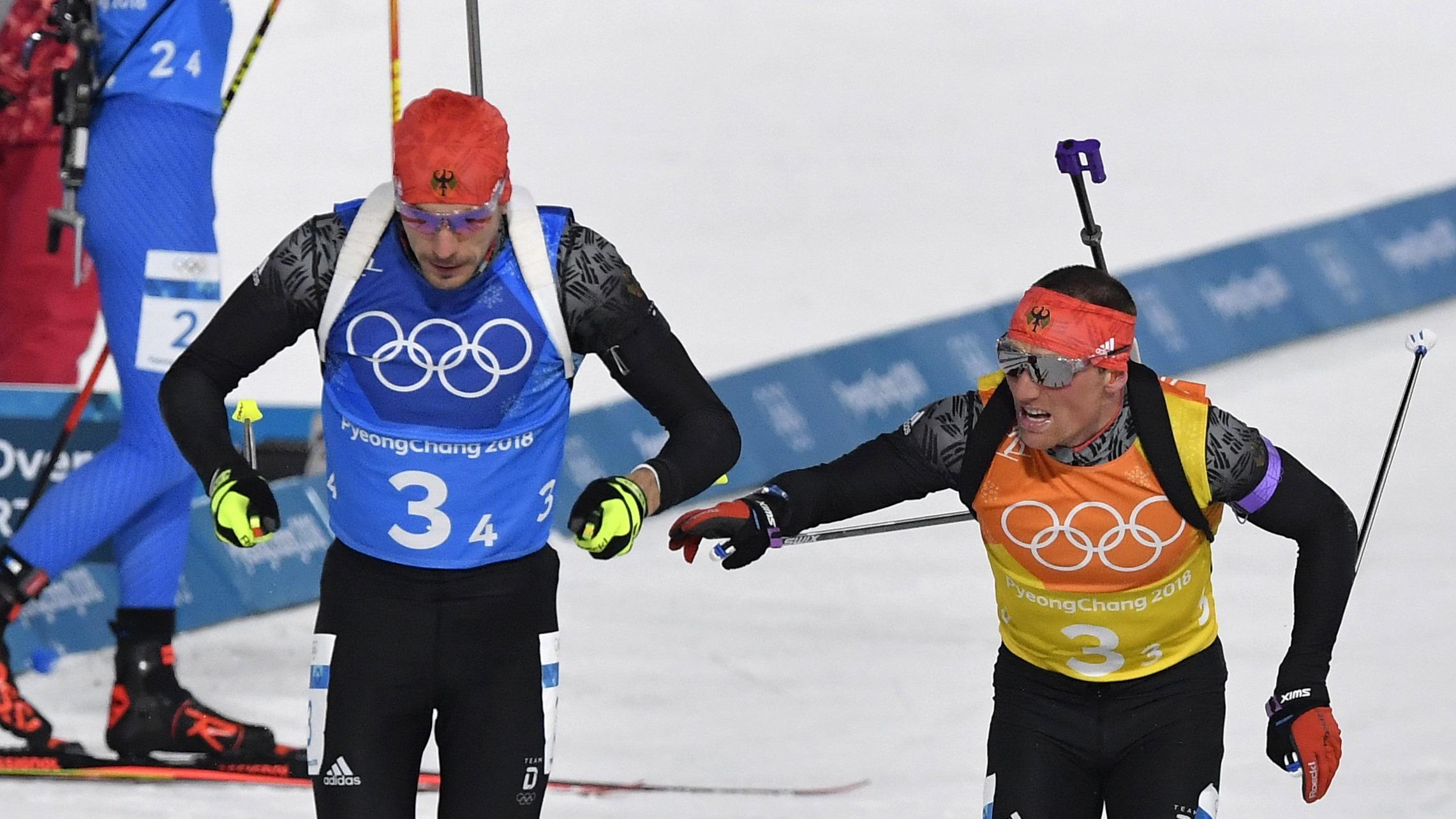 Biathlon: Kein Edelmetall in der Mixed-Staffel - Peiffer verballert sicher geglaubte Medaille Biathlon - Pyeongchang 2018 Winter Olympics - Mixed Relay Final - Alpensia Biathlon Centre - Pyeongchang, South Korea - February 20, 2018 - Erik Lesser of Germany hands over to Arnd Peiffer of Germany. REUTERS/Toby Melville