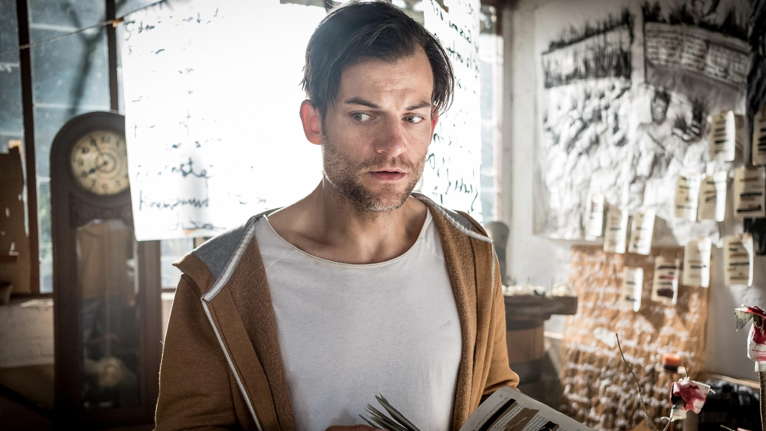 Das Joshua-Profil: Torben Liebrecht im Interview Torben Liebrecht verkörpert in "Das Joshua-Profil" den Schriftsteller Max Rhode