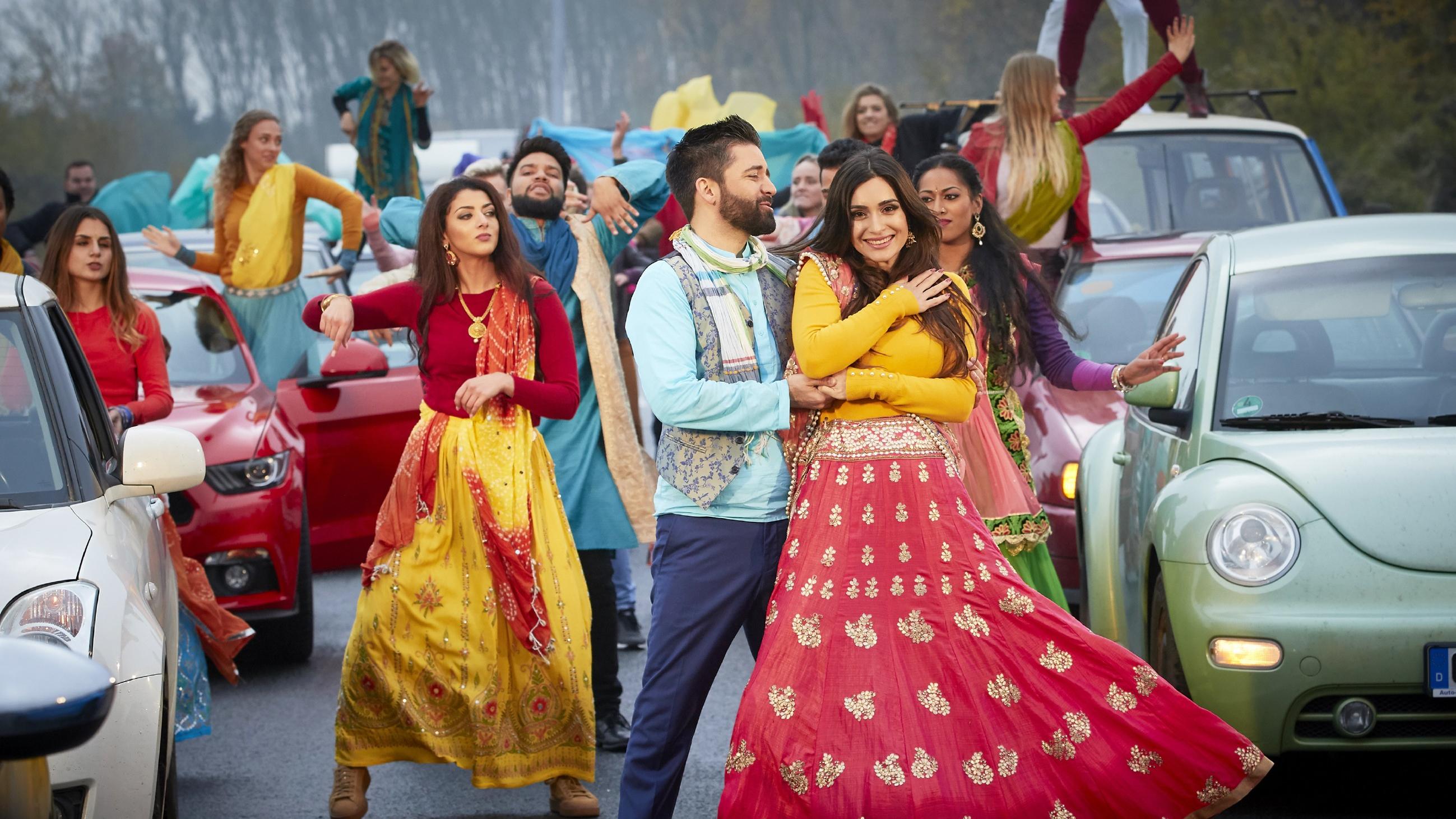 Alarm für Cobra 11: Am 29. März 2018 startet die brandneue Staffel Bollywood bei "Alarm fürCobra 11": Überraschung auf der Autobahn