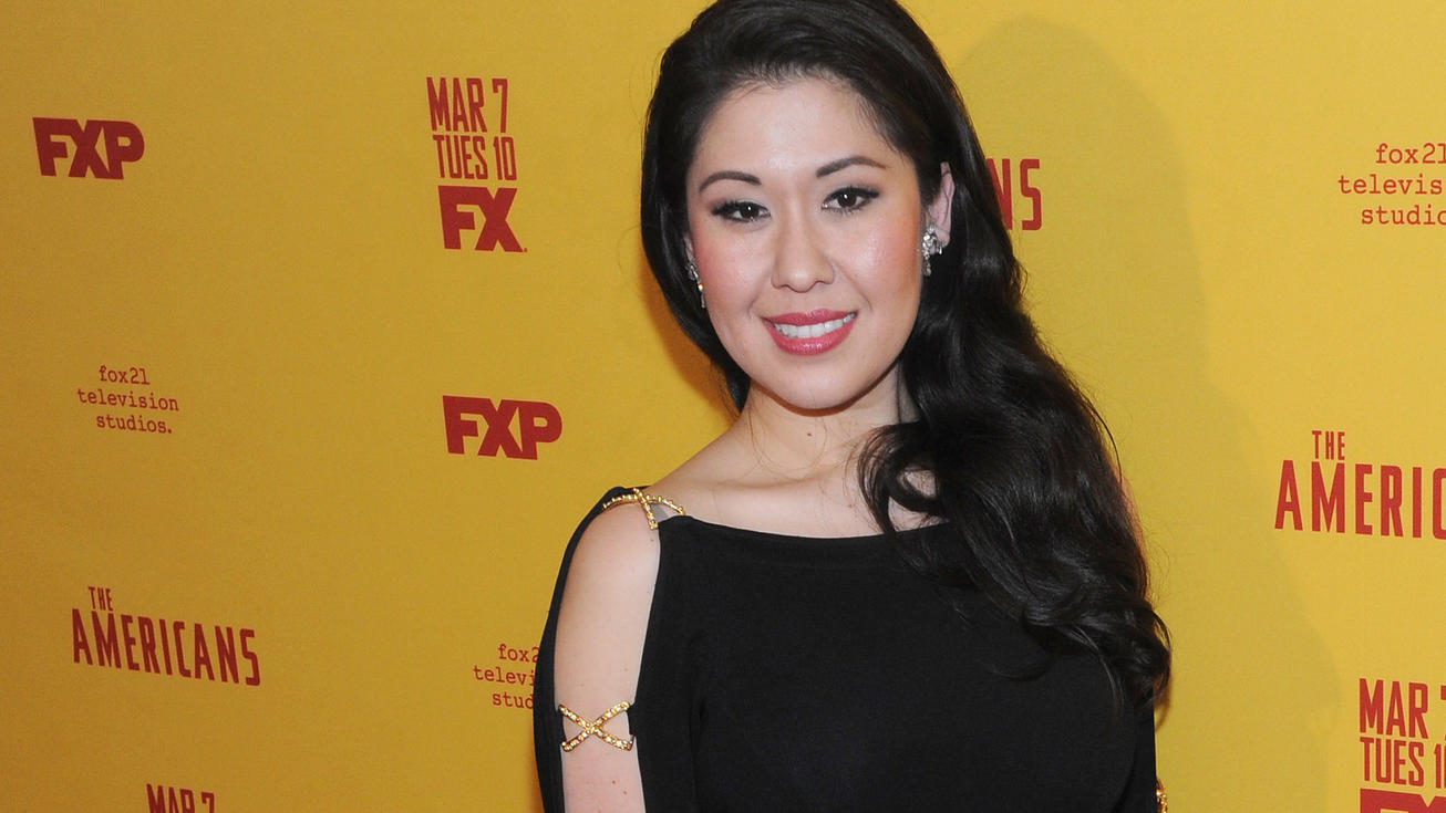 Ruthie Ann Miles: Frau, die ihre Tochter tot fuhr, nahm sich das Leben The actress - who has appeared in TV series The Americans and won a Tony Award in 2015 for her performance in The King and I - is in hospital in New York after a horrific incident in which a driver ran a red light, hitting her, her daughter, a close