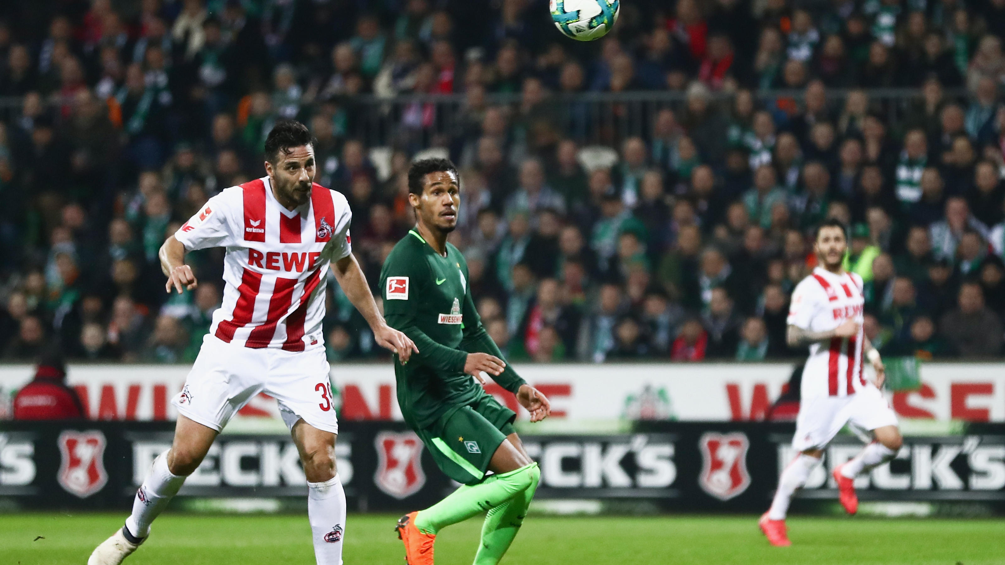 Bundesliga: Werder siegt im Kellerduell - Kölner Wunder für die Tonne BREMEN, GERMANY - MARCH 12: Claudio Pizarro of Koeln misses a chance to score against Theodor Gebre Selassie of Bremen during the Bundesliga match between SV Werder Bremen and 1. FC Koeln at Weserstadion on March 12, 2018 in Bremen, Germany. (Photo