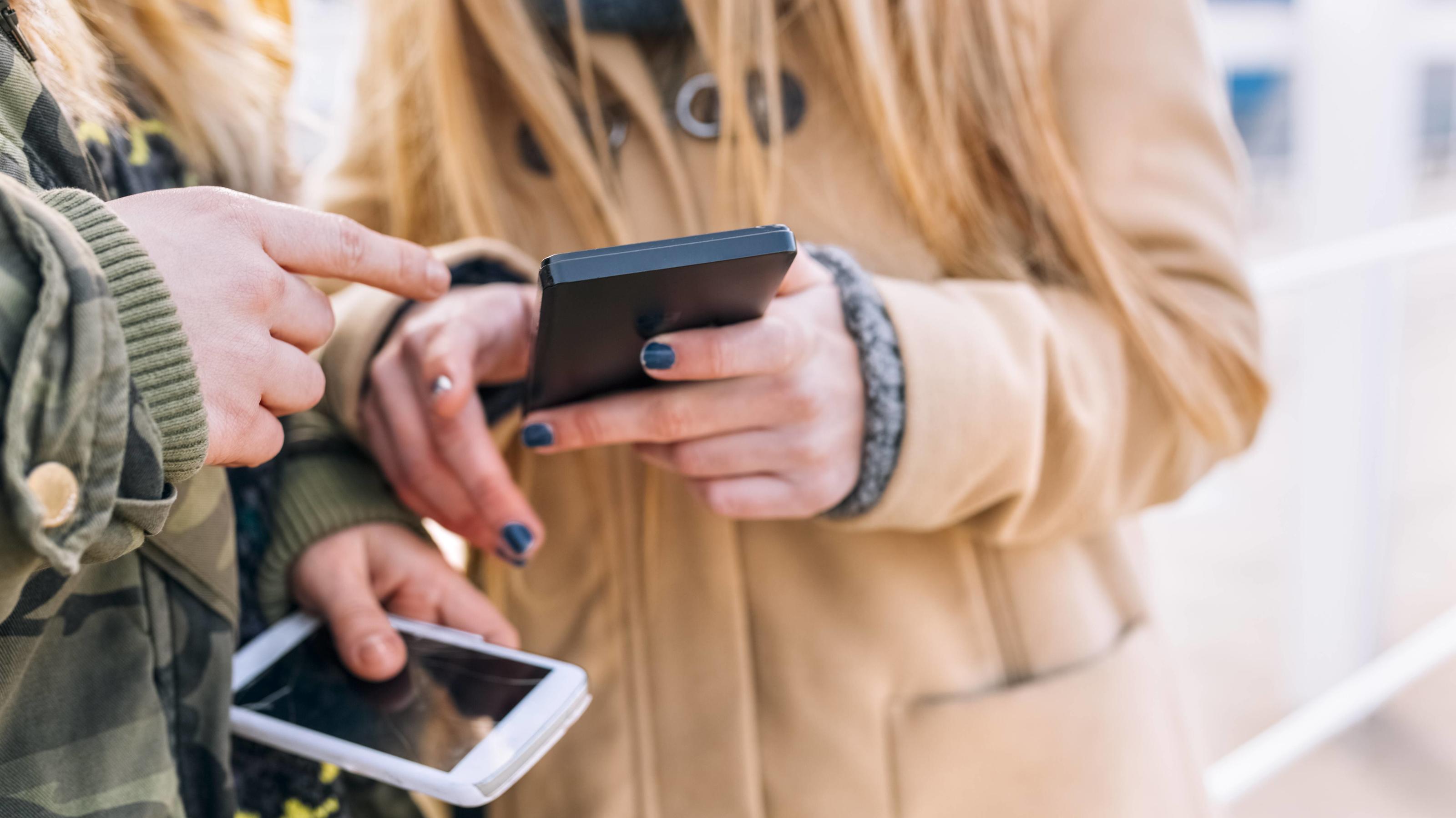 Amazon, Whatsapp oder Facebook: So finden Sie heraus, welche Daten über Sie gespeichert sind Ob mobil oder am PC - wir hinterlassen überall unsere Daten.