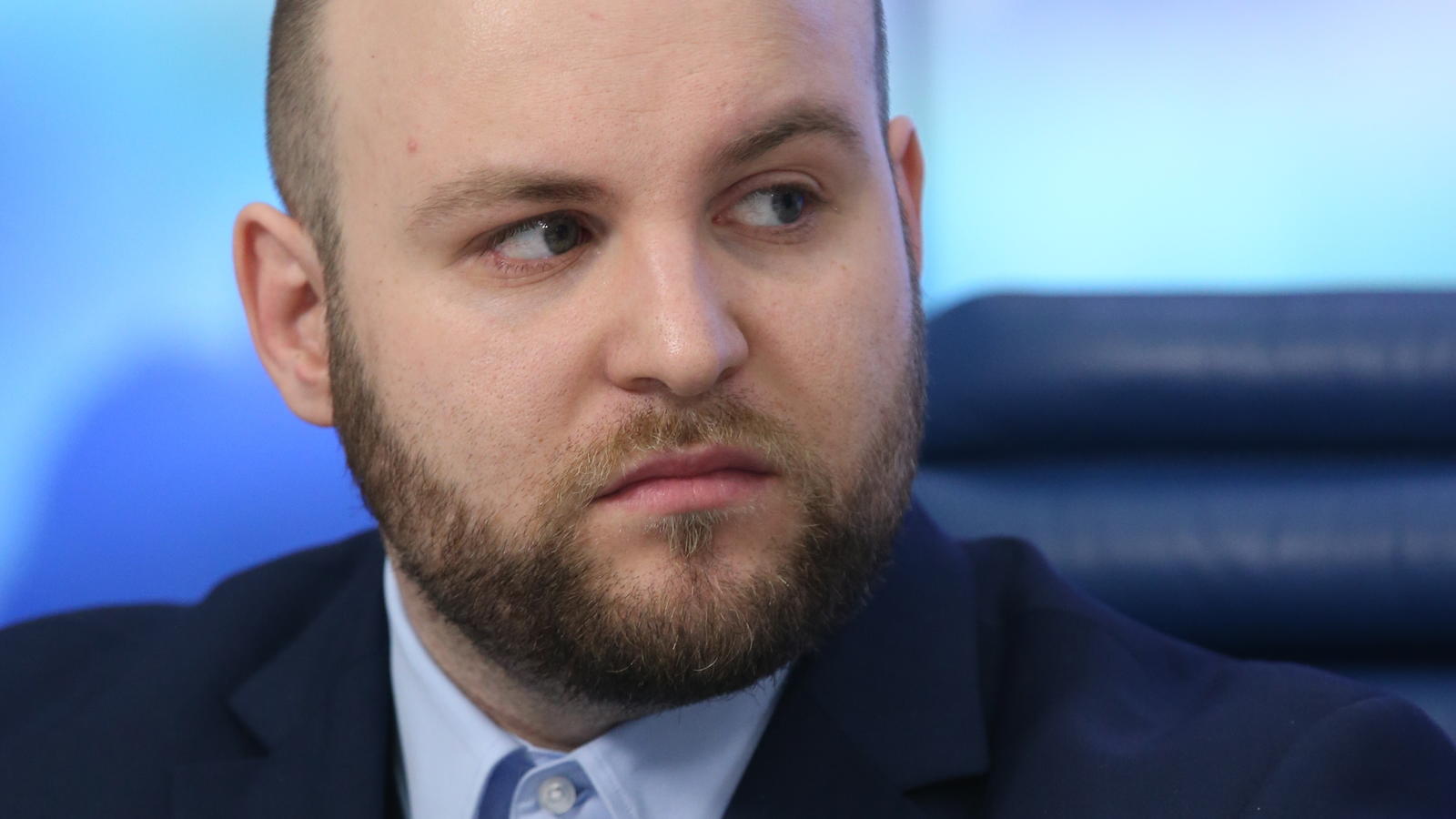 Warum sich AfD-Politiker Markus Frohnmaier im Bundestag ausziehen soll Ehemaliger Bundesvorsitzender der AfD Markus Frohnmaier.