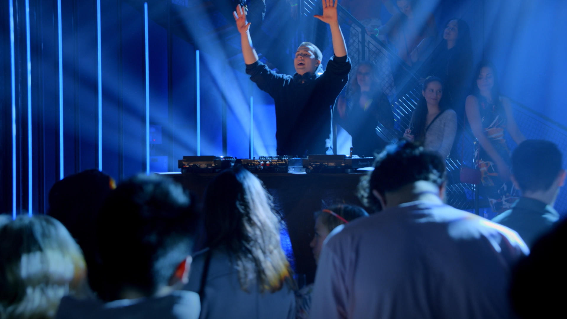 GZSZ: Felix Jaehn tritt im neuen "Mauerwerk" auf GZSZ: Felix Jaehn
