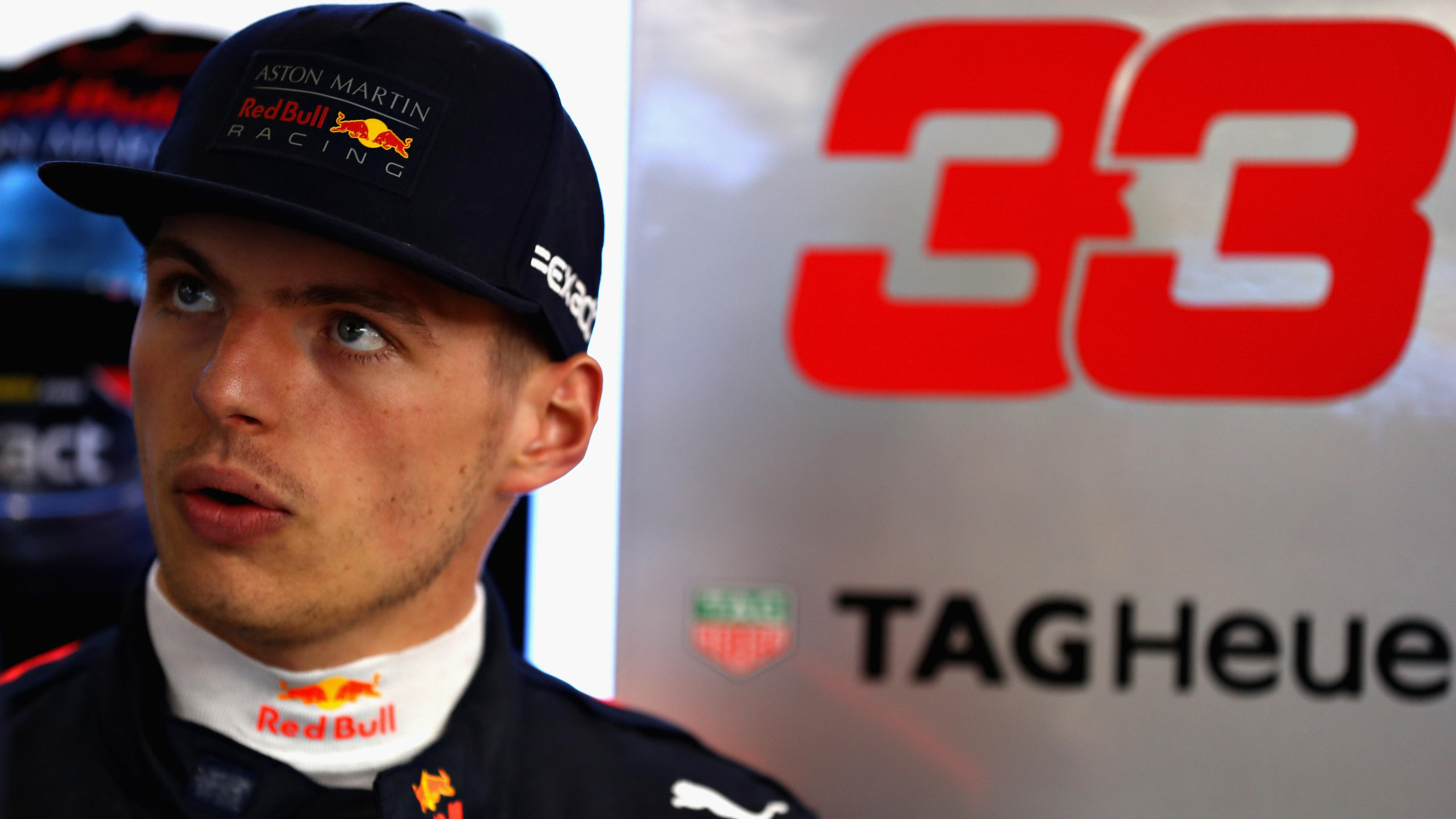 Formel 1: Niki Lauda geht mit "Crash-Pilot" Max Verstappen hart ins Gericht SHANGHAI, CHINA - APRIL 14: Max Verstappen of Netherlands and Red Bull Racing looks on in the garage during qualifying for the Formula One Grand Prix of China at Shanghai International Circuit on April 14, 2018 in Shanghai, China. (Photo by Mark Tho