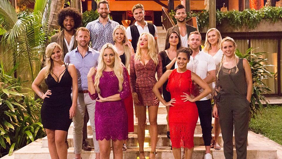 Bachelor in Paradise 2018: Diese 24 Singles suchen die Liebe ihres Lebens im Paradies Das Paradise wartet: 14 Singles sind die ersten Teilnehmer für "Bachelor in Paradise".v.l. Saskia, Marvin, Christian, Oliver, Carolin, Lina, Johannes, Everlyn, Yeliz, Domenico, Pam, Philipp, Erika und Carina