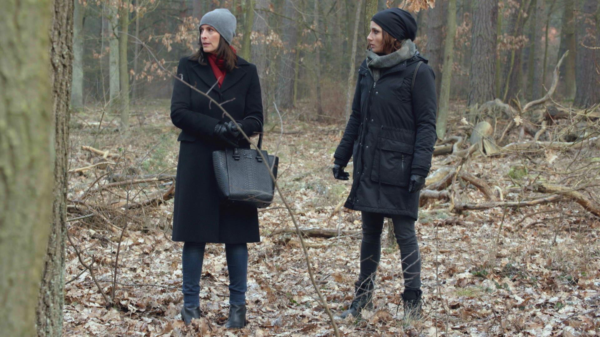 GZSZ-Folge 6492 vom 23.04.2018: Katrin und Anni auf der Flucht GZSZ: Katrin und Anni im Wald