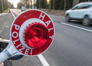 Mehr als drei Mal so schnell wie erlaubt ist ein Mann durch Singen (Landkre... weiterlesen