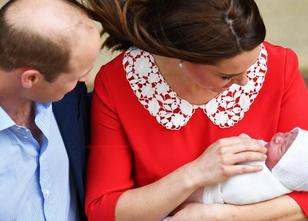 Einen Tag nach der Geburt des dritten Kindes von Prinz William (35) und Her... weiterlesen