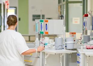 In der Alten- und Krankenpflege sind in Niedersachsen fast 3000 Fachkraft-S... weiterlesen