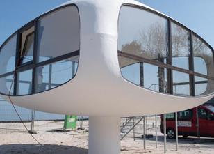 Ein Musikpavillon in Muschelform, ein Rettungsturm im Ufo-Look: Zwei Bauwer... weiterlesen