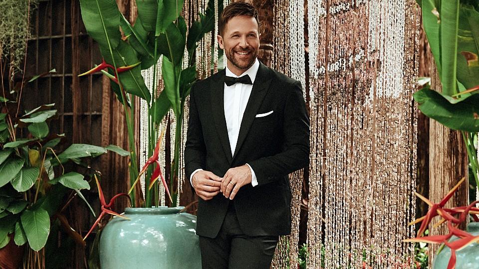 Bachelor in Paradise 2018: Moderator Florian Ambrosius verrät erste Details aus dem Single-Resort Moderator Florian Ambrosius führt durch die Rosenzeremonien.